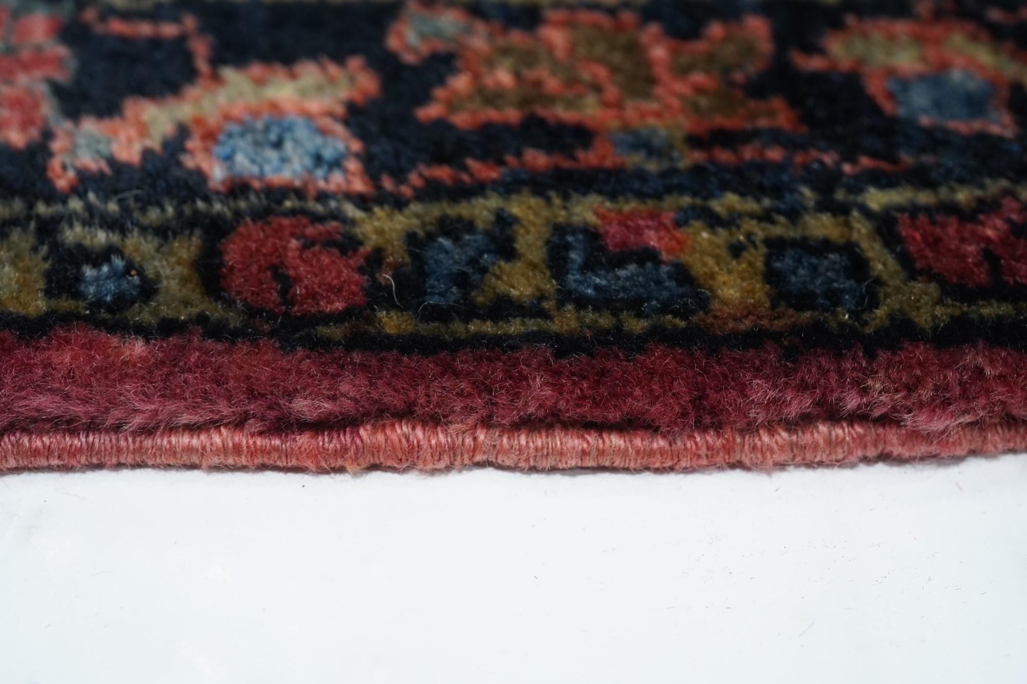 Early 20th Century Antique Sarouk Rug For Sale