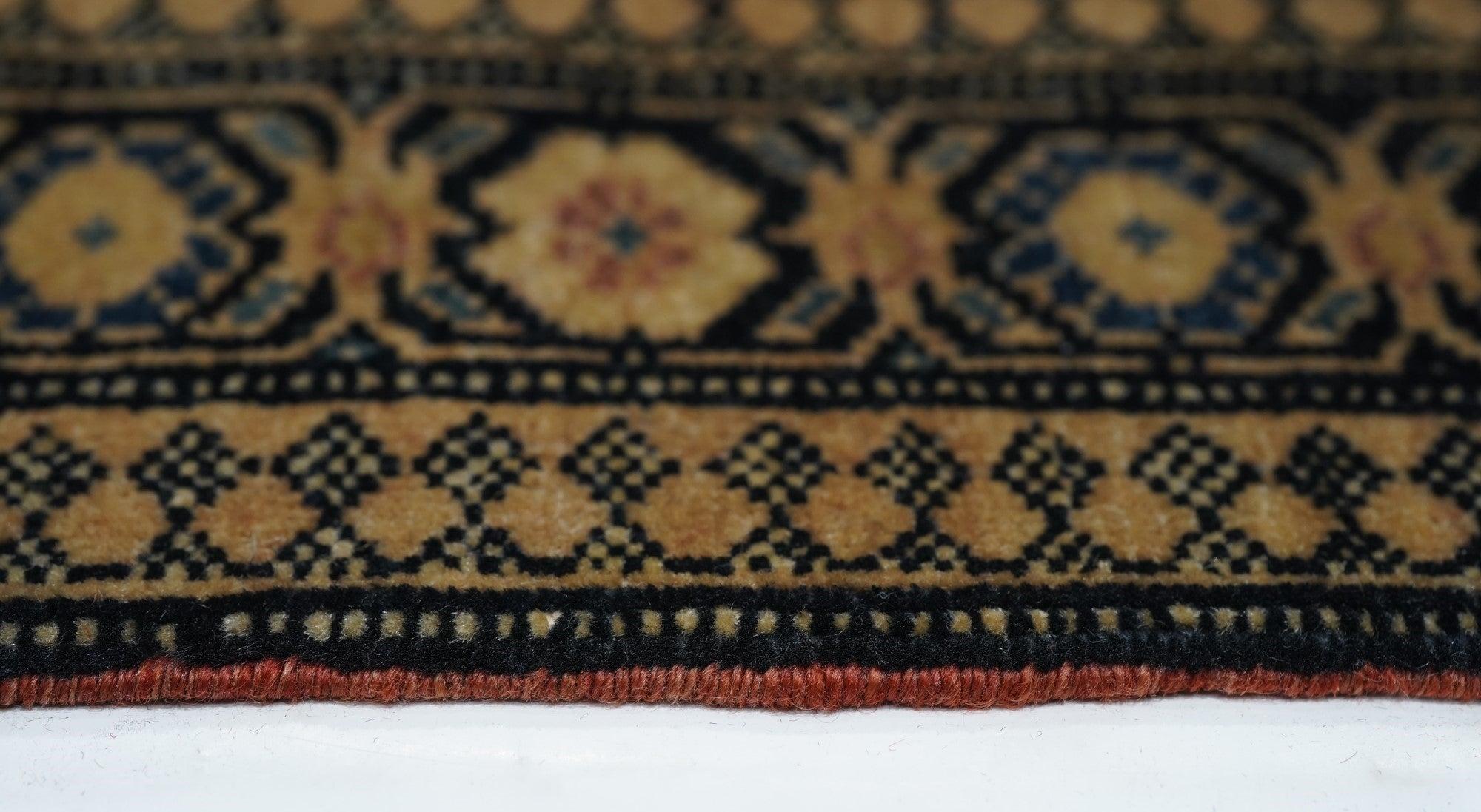 Antiker Sarouk-Teppich 2'1'' x 2'9'' im Zustand „Gut“ im Angebot in New York, NY