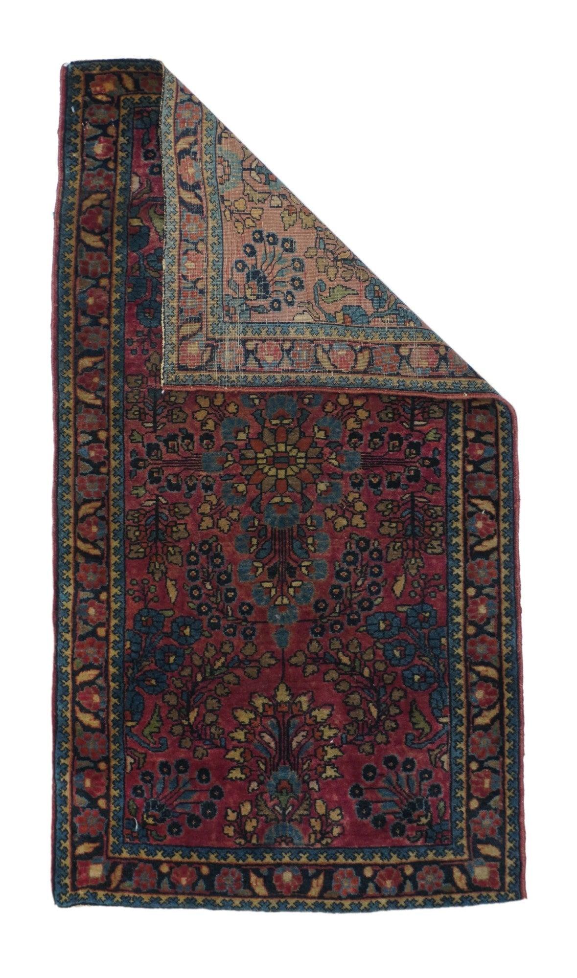 Antiker Sarouk-Teppich 2'2'' x 4'1''. Auf dem maulbeerroten Grund ist ein charakteristisches amerikanisches Sarouk