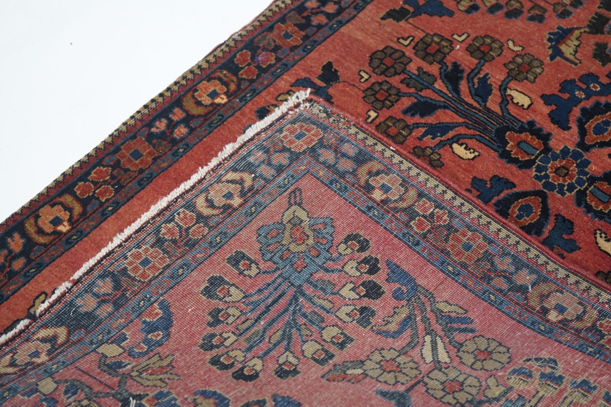 Antique Sarouk Rug  For Sale 5