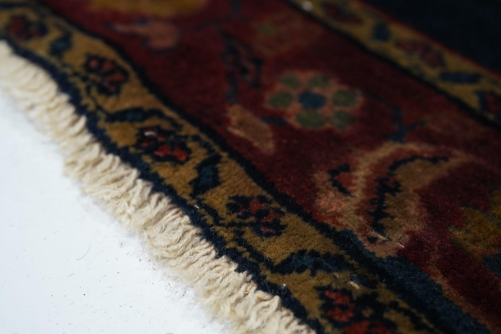 Antique Sarouk Rug 2'7'' x 4'10'' In Excellent Condition For Sale In New York, NY