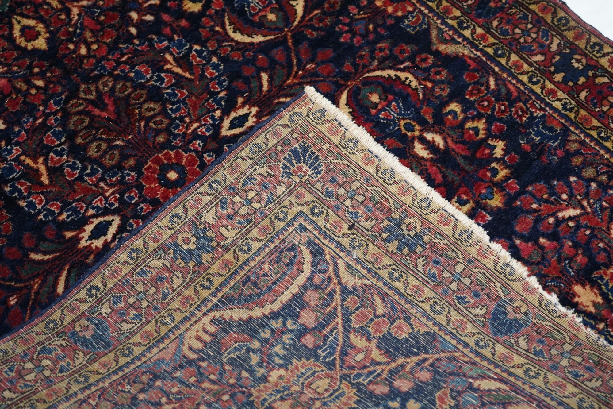 Antiker Sarouk-Teppich 3'4'' x 4'8'' im Angebot 4
