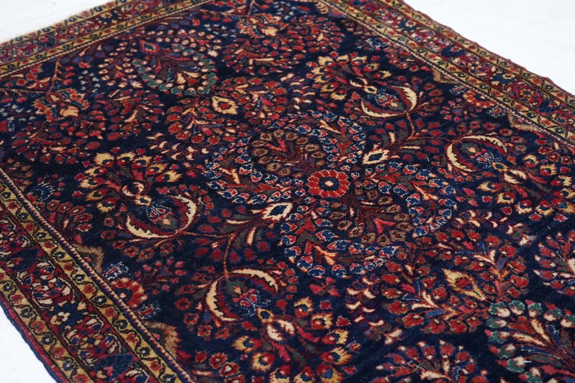 Antiker Sarouk-Teppich 3'4'' x 4'8'' (Wolle) im Angebot