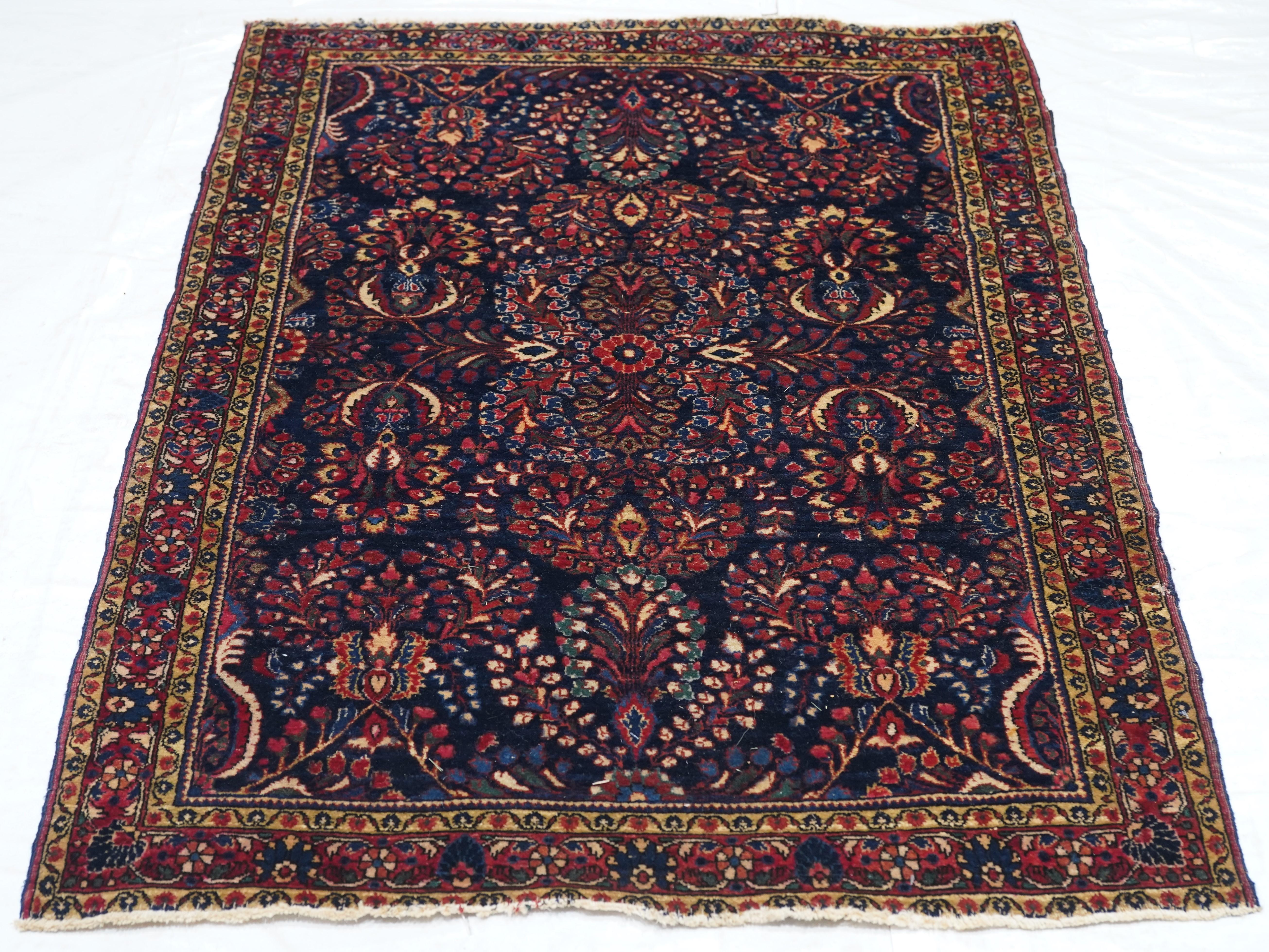 Antiker Sarouk-Teppich 3'4'' x 4'8'' im Angebot 1