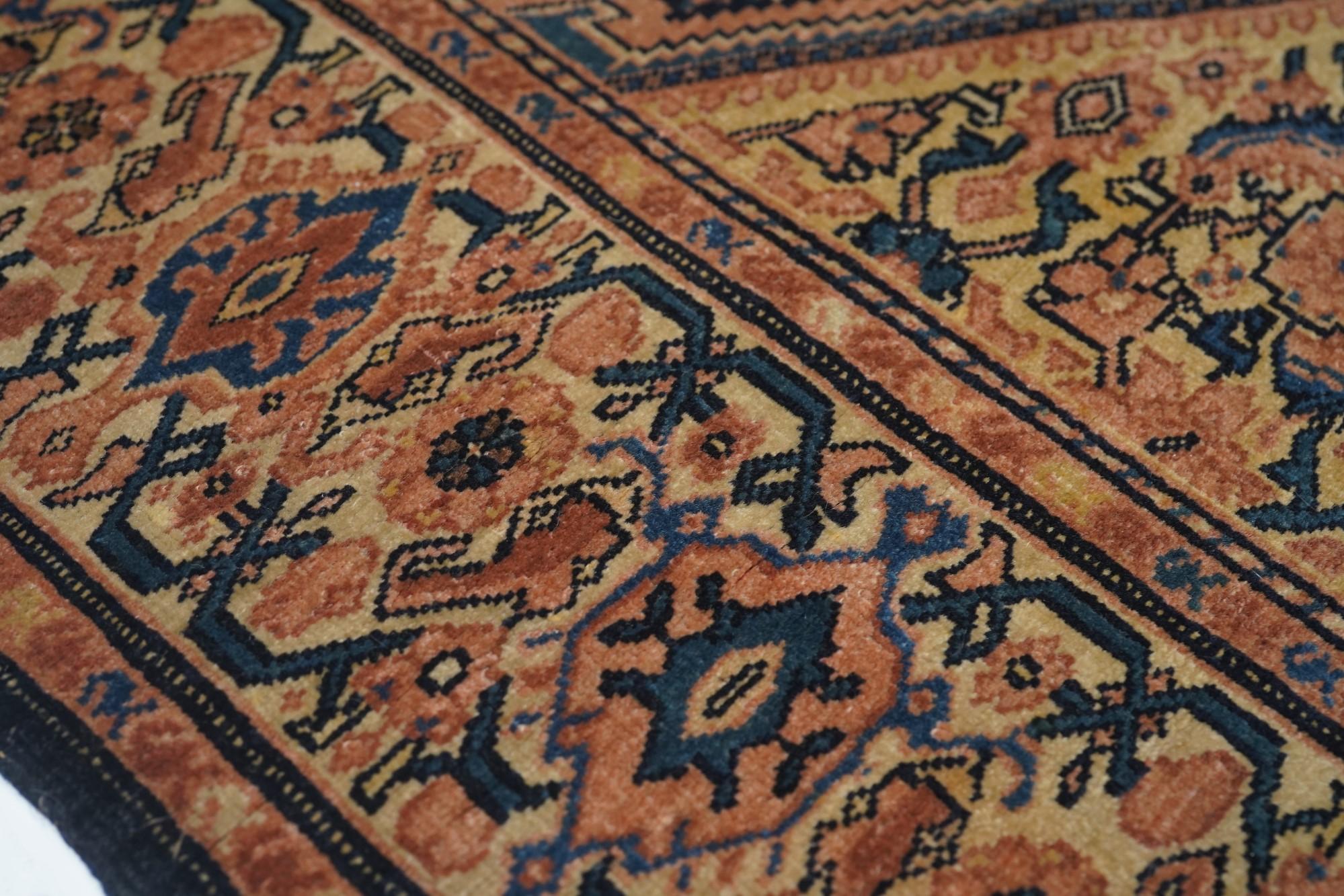 Antique Sarouk Rug 3'5'' x 4'11'' In Good Condition For Sale In New York, NY