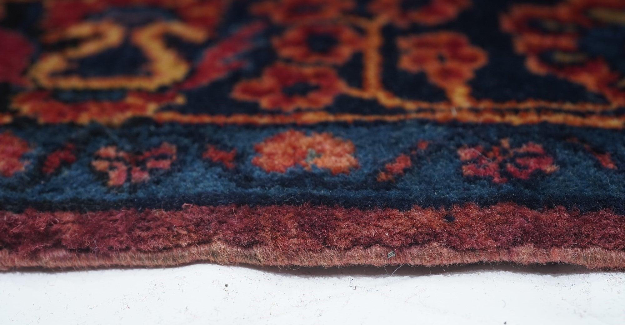 Antiker Sarouk-Teppich 4'1'' x 6'5'' (Persisch) im Angebot