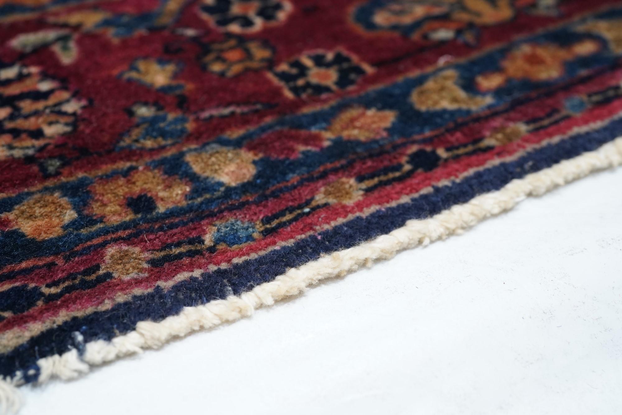 Antique Sarouk Rug 4'1'' x 6'7'' In Excellent Condition For Sale In New York, NY