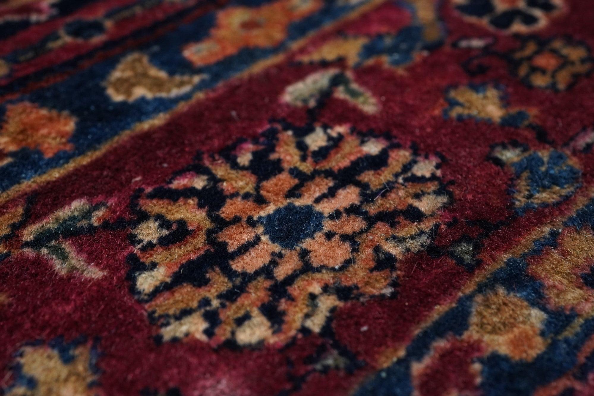 Antique Sarouk Rug 4'1'' x 6'7'' In Good Condition For Sale In New York, NY