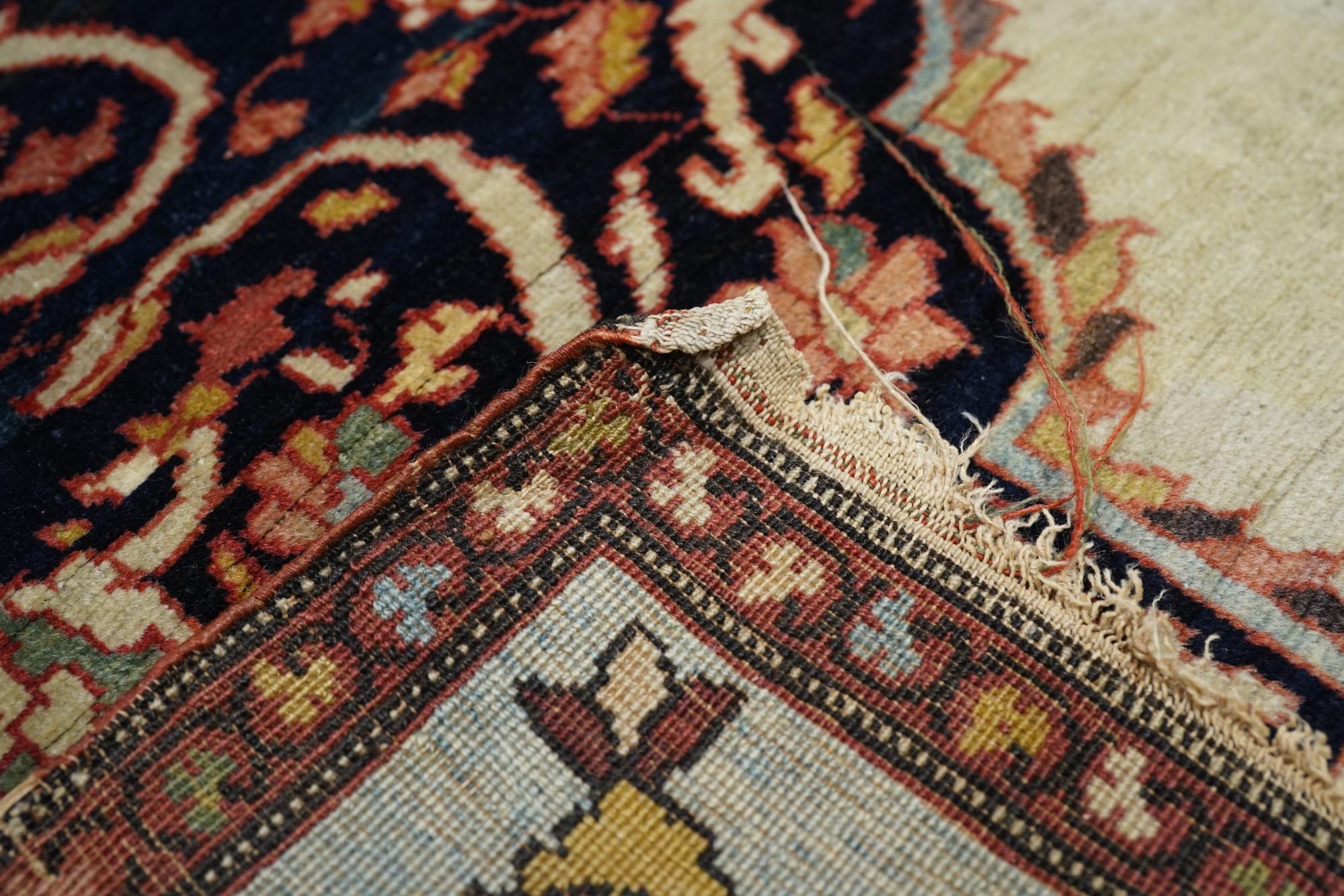 Antiker Sarouk-Teppich im Angebot 4