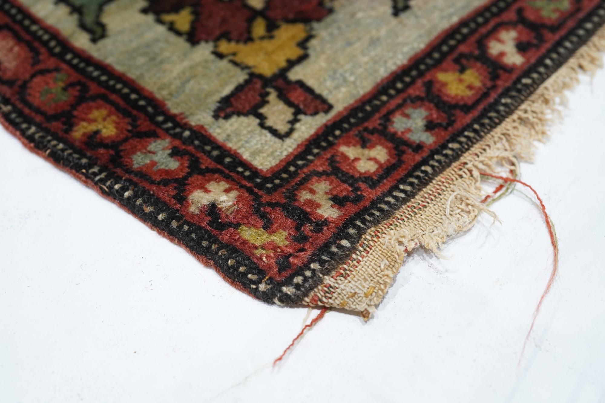 Antiker Sarouk-Teppich (Persisch) im Angebot