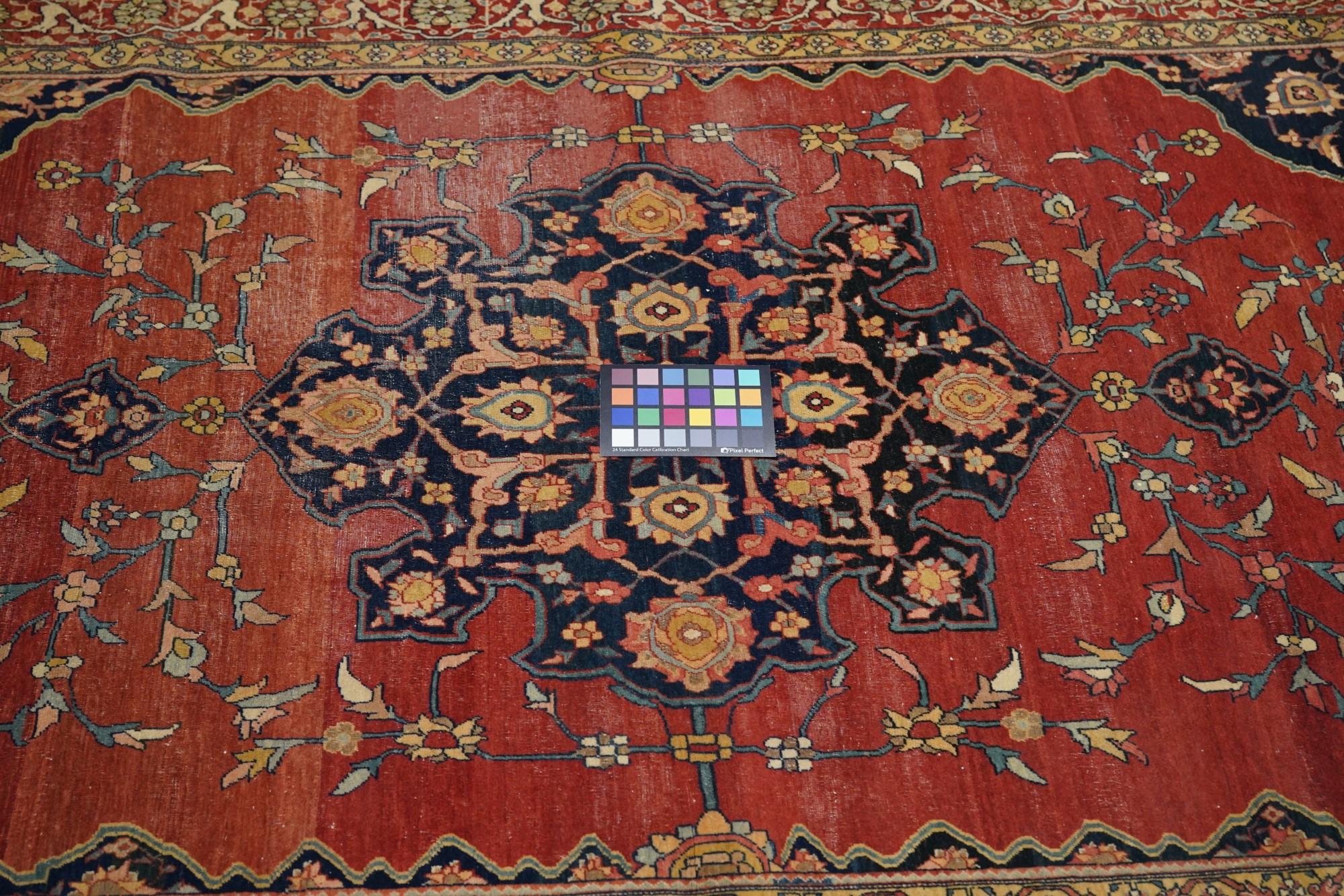 Antique Sarouk Rug For Sale 3