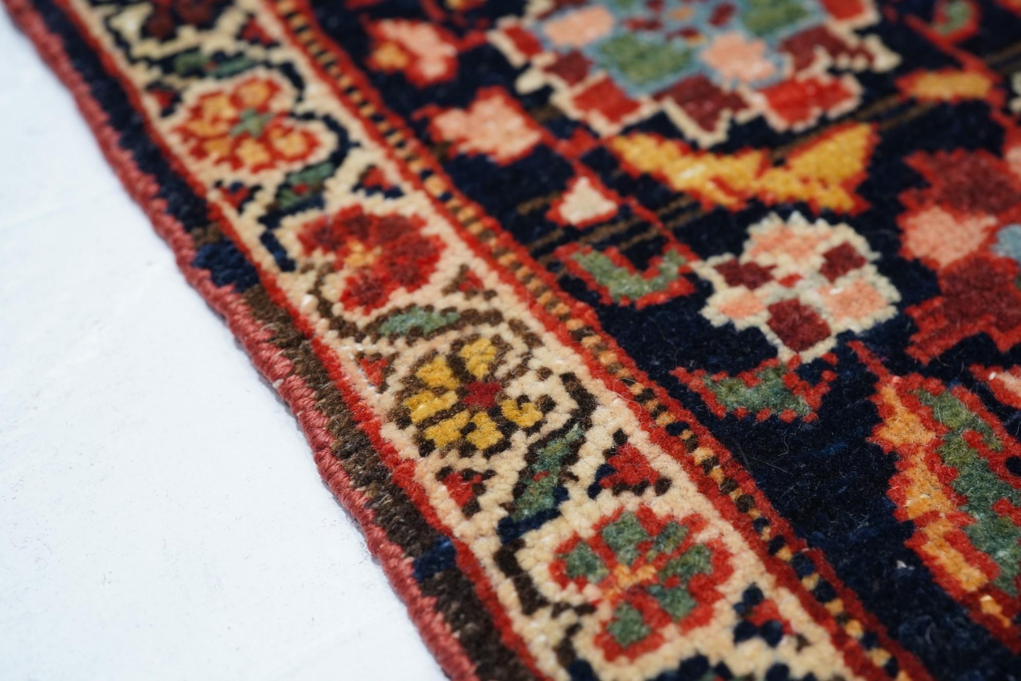 Antique Sarouk Rug In Excellent Condition For Sale In New York, NY