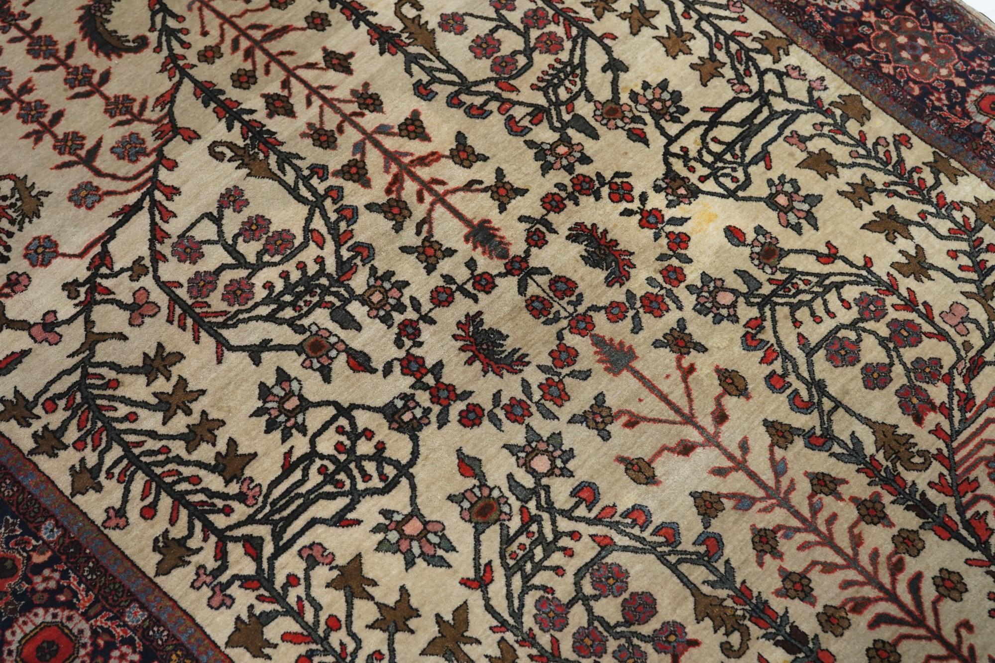 Antique Sarouk Rug 4'3'' x 6'5'' For Sale 1