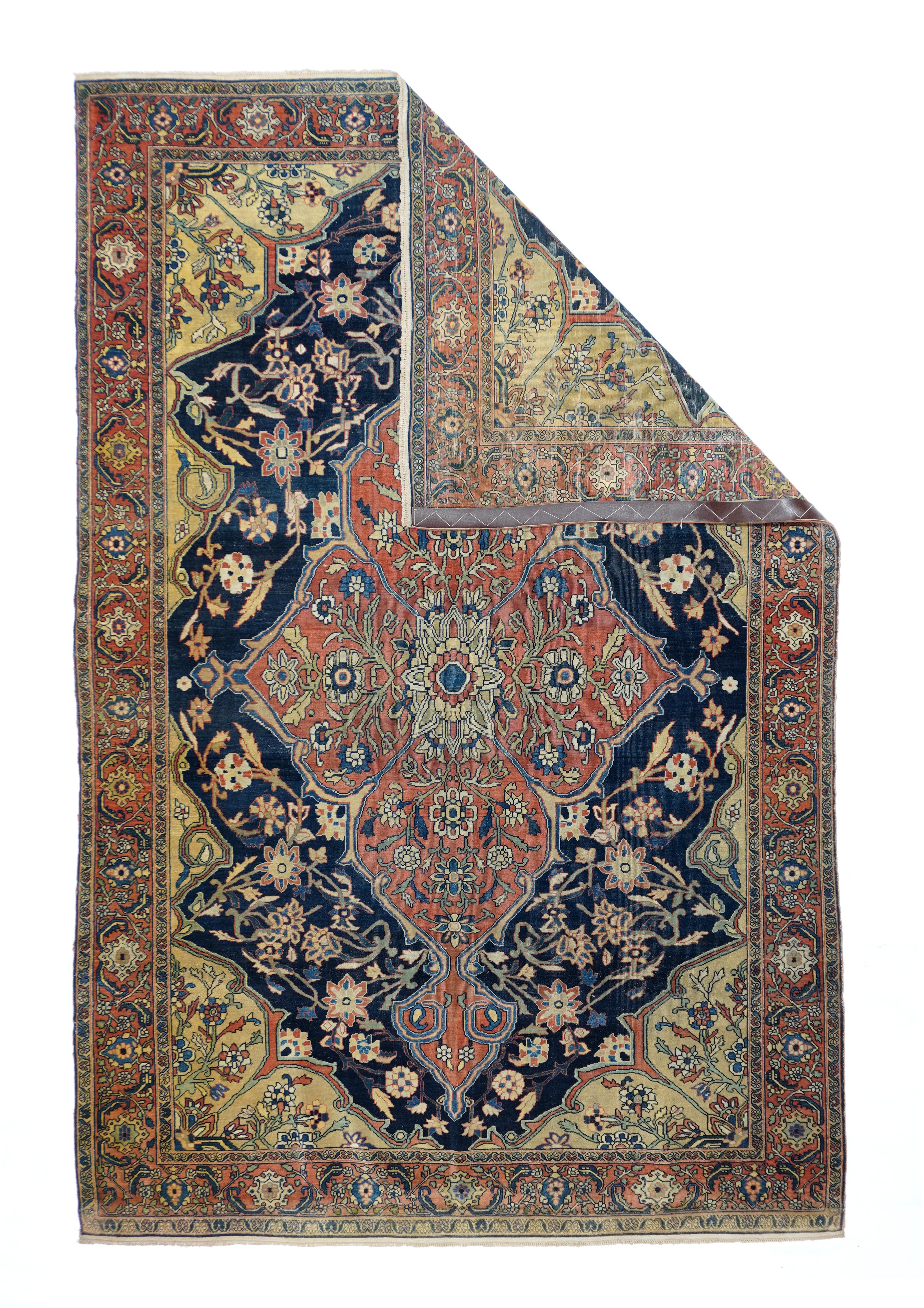 Antique Sarouk rug, measures : 4'4'' x 6'6''.