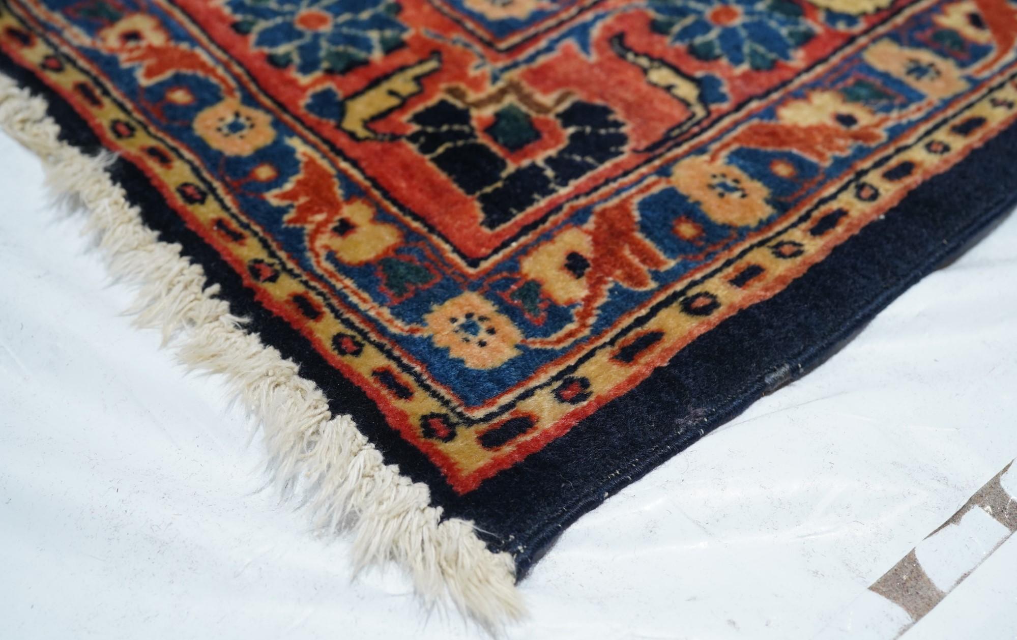 Antique Sarouk Rug In Good Condition For Sale In New York, NY