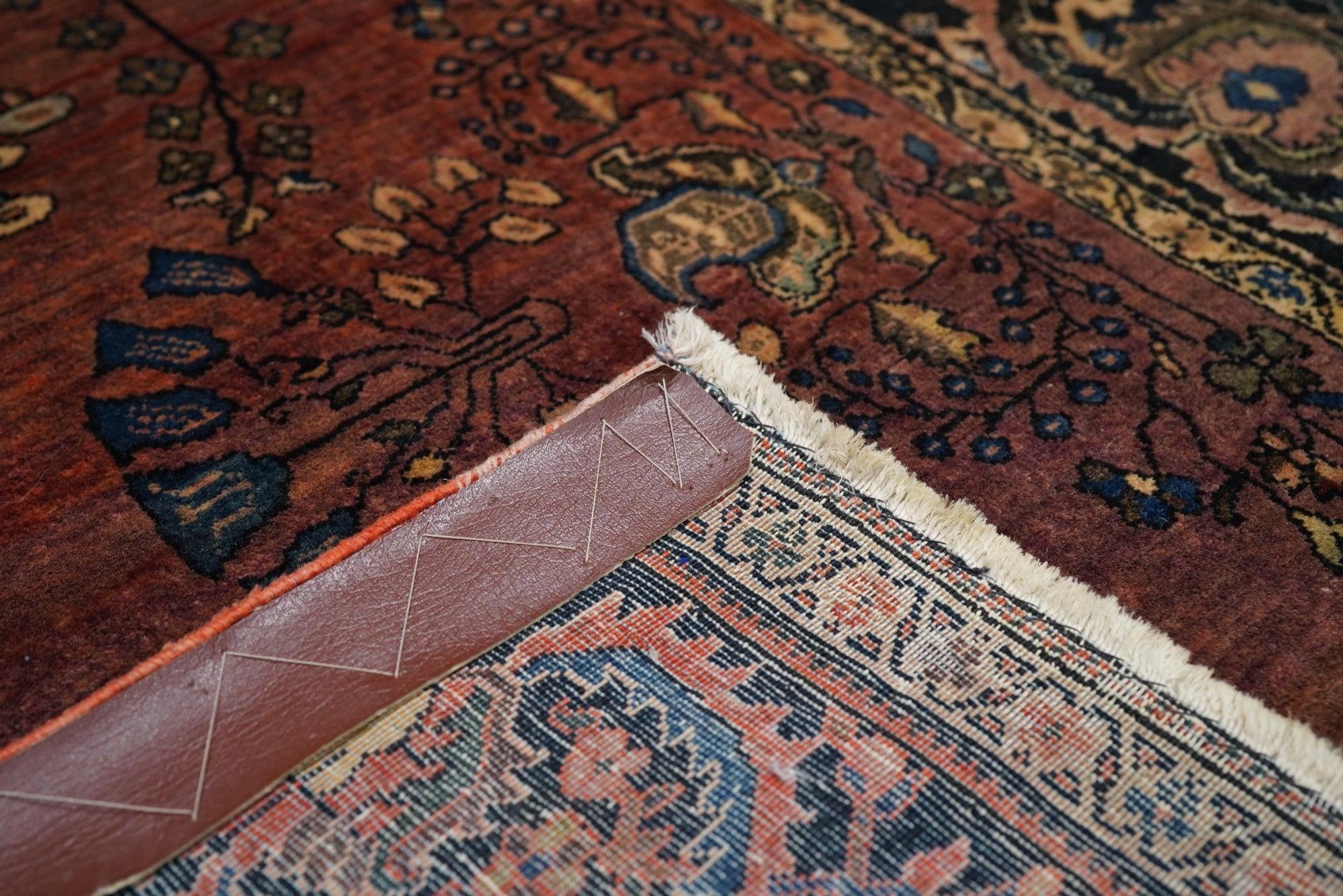 Antique Sarouk Rug 4'4'' x 6'6'' In Good Condition For Sale In New York, NY