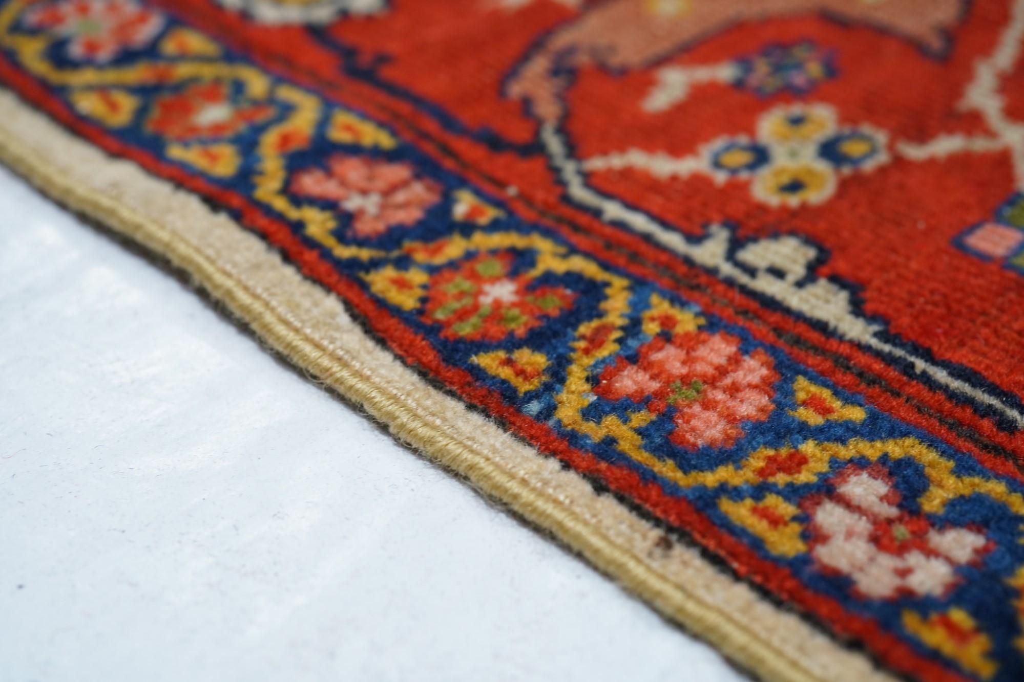 Antique Sarouk Rug 4'6'' x 6'6'' In Excellent Condition For Sale In New York, NY