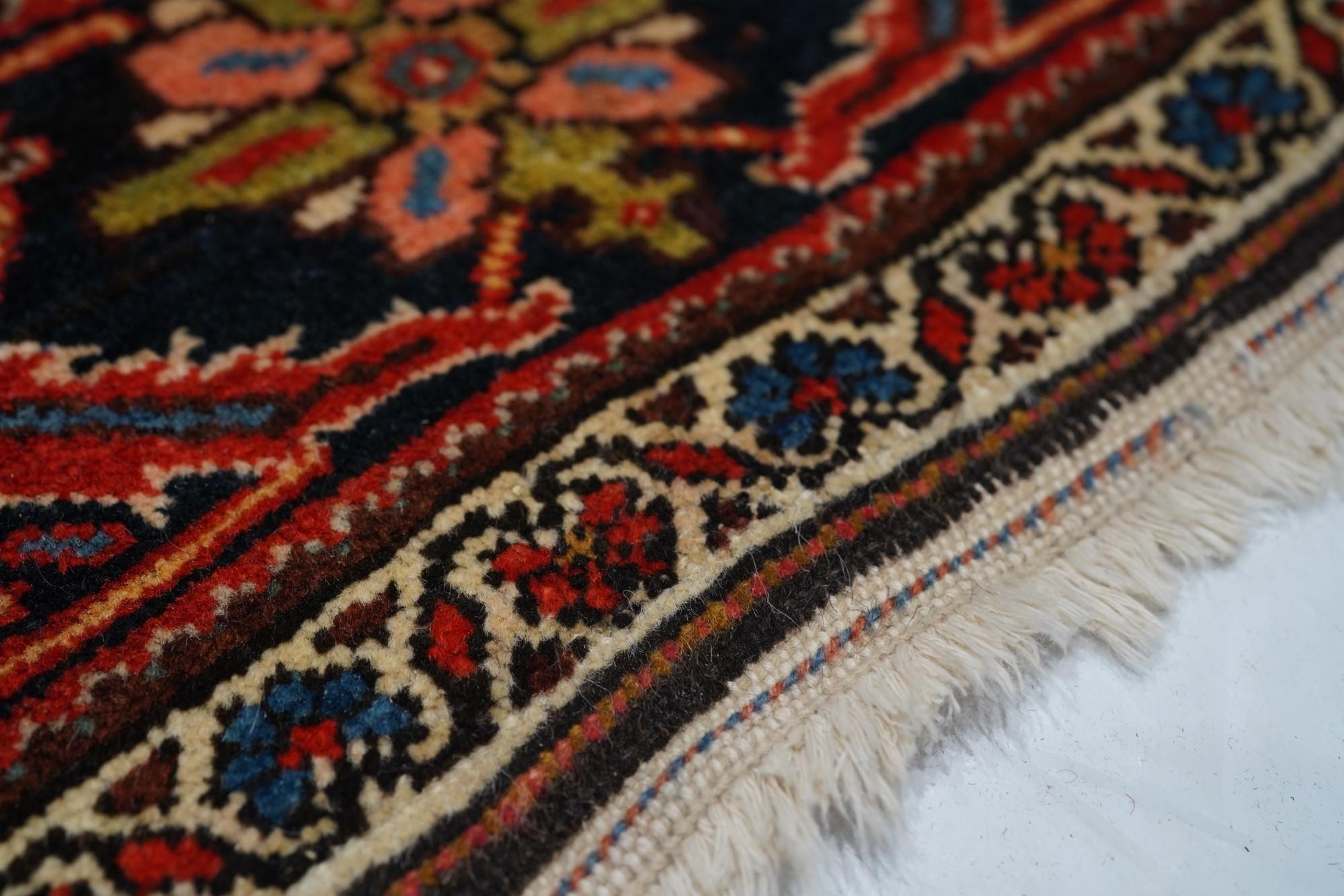 Early 20th Century Antique Sarouk Rug 4'7'' x 6'4'' For Sale
