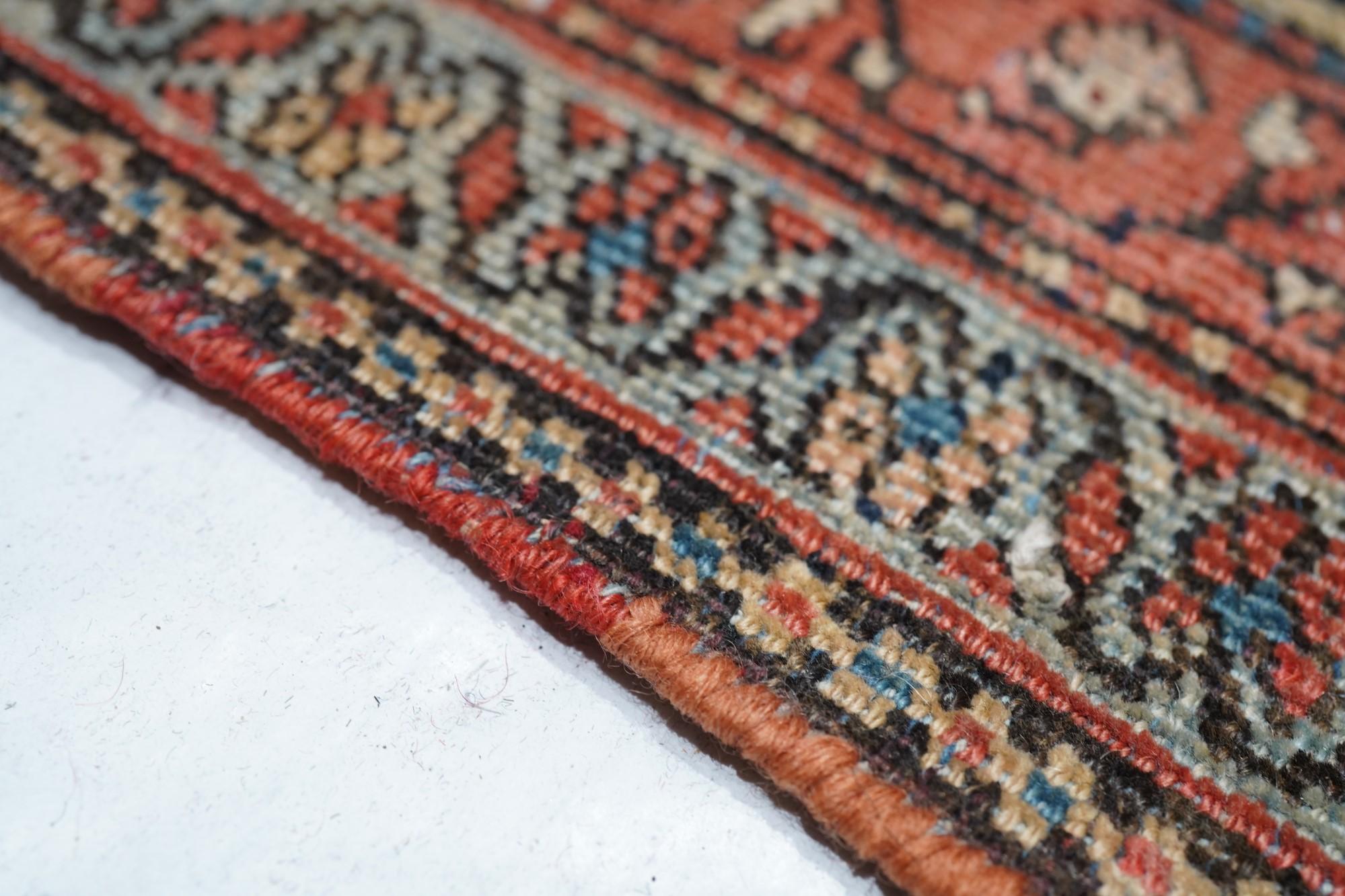 Antiker Sarouk-Teppich (Spätes 19. Jahrhundert) im Angebot