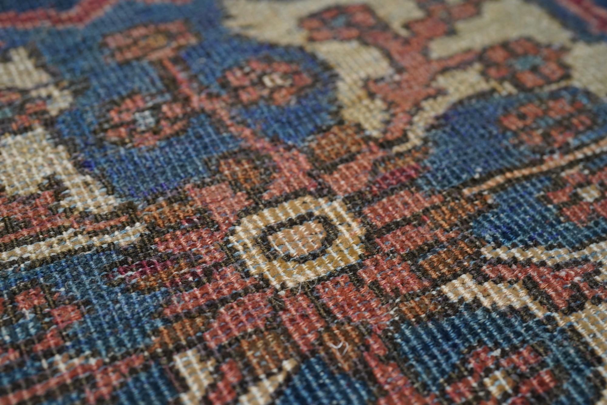 Antiker Sarouk-Teppich im Angebot 1