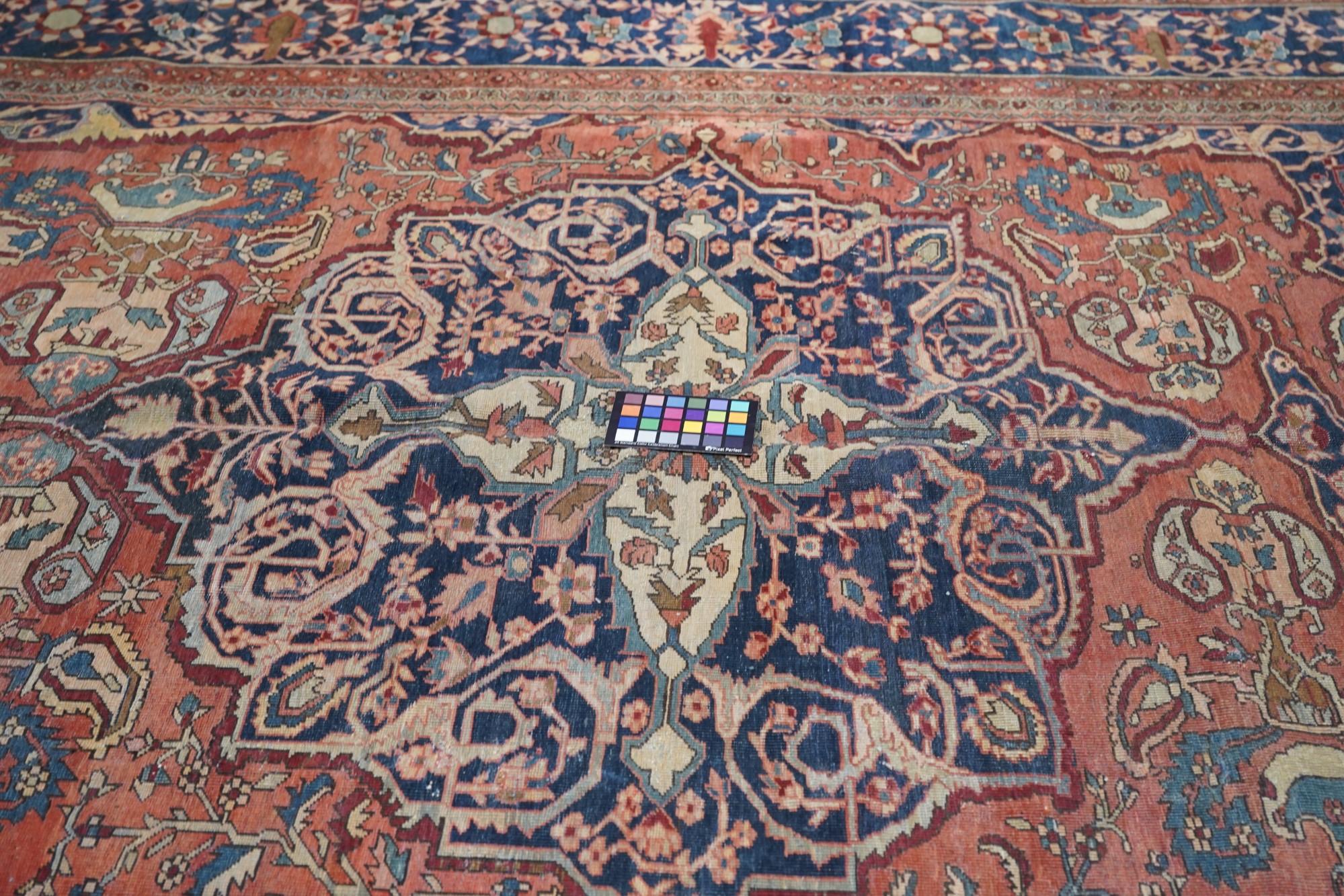 Antiker Sarouk-Teppich im Angebot 2