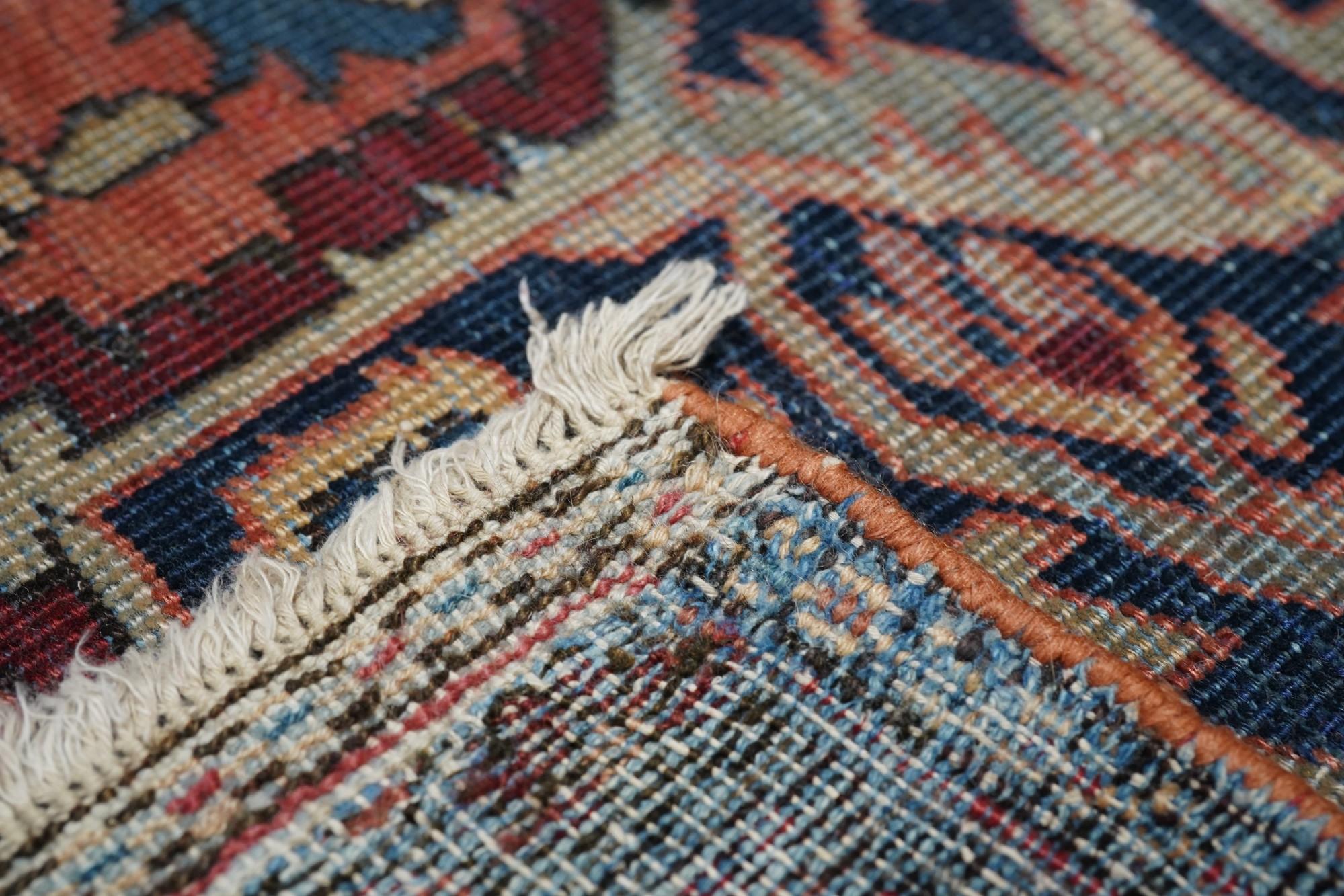 Antiker Sarouk-Teppich im Angebot 3