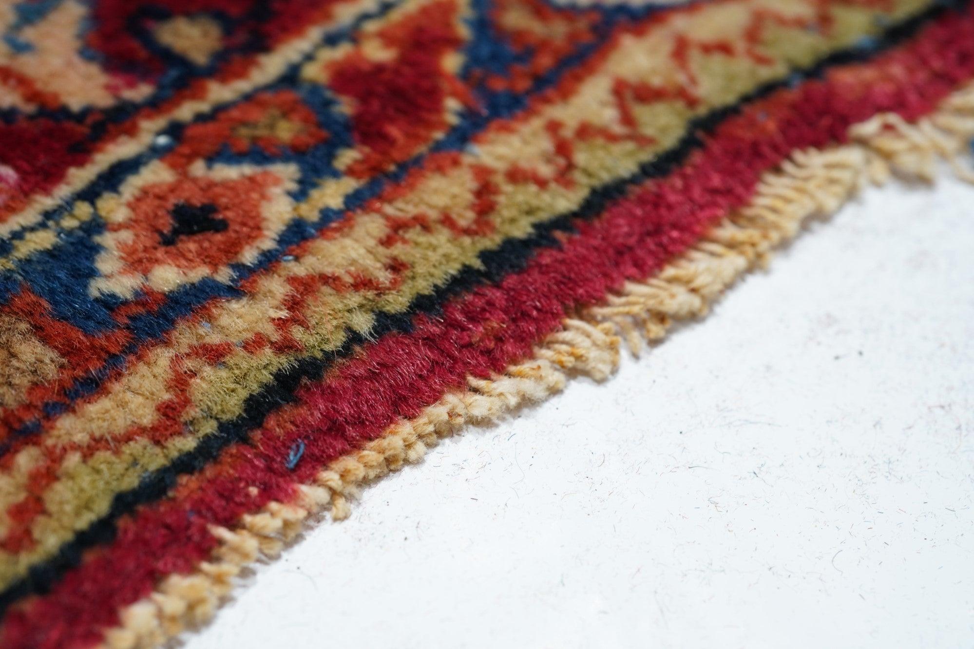 Antiker Sarouk-Teppich 9'1'' x 12'0'' im Zustand „Gut“ im Angebot in New York, NY