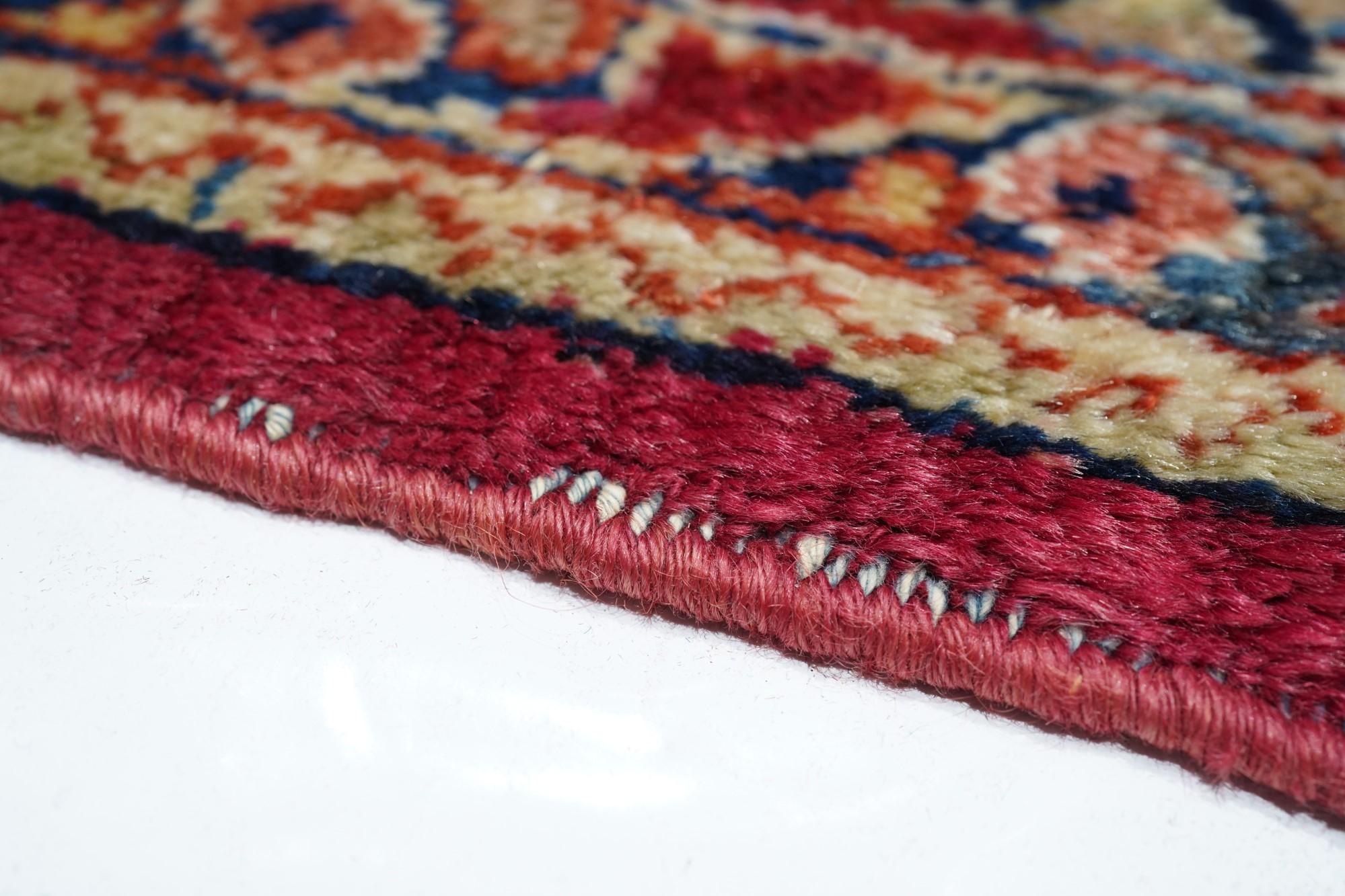 Early 20th Century Antique Sarouk Rug 9'1'' x 12'0'' For Sale