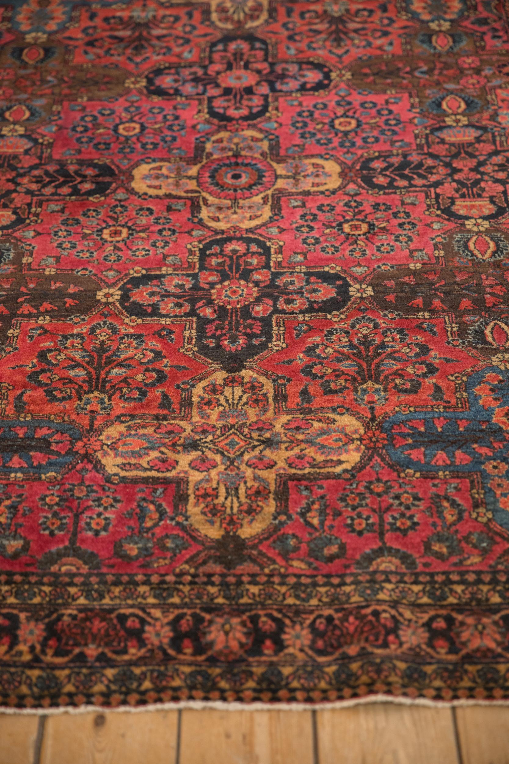 Antique Sarouk Rug In Good Condition In Katonah, NY