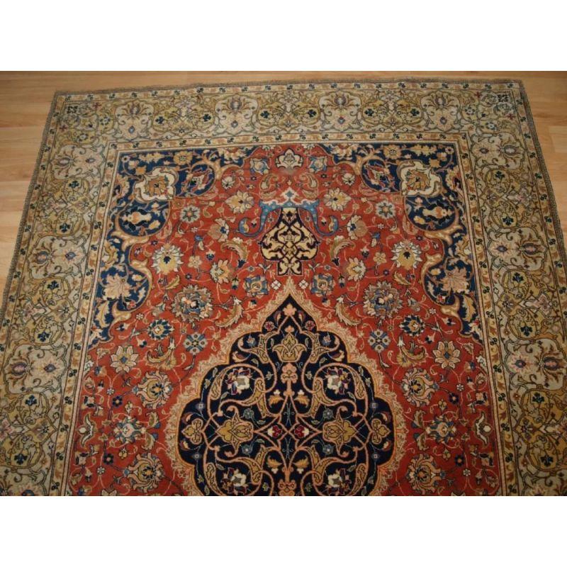 Antique Sarouk Rug with Very Fine Weave, circa 1900 In Good Condition For Sale In Moreton-In-Marsh, GB
