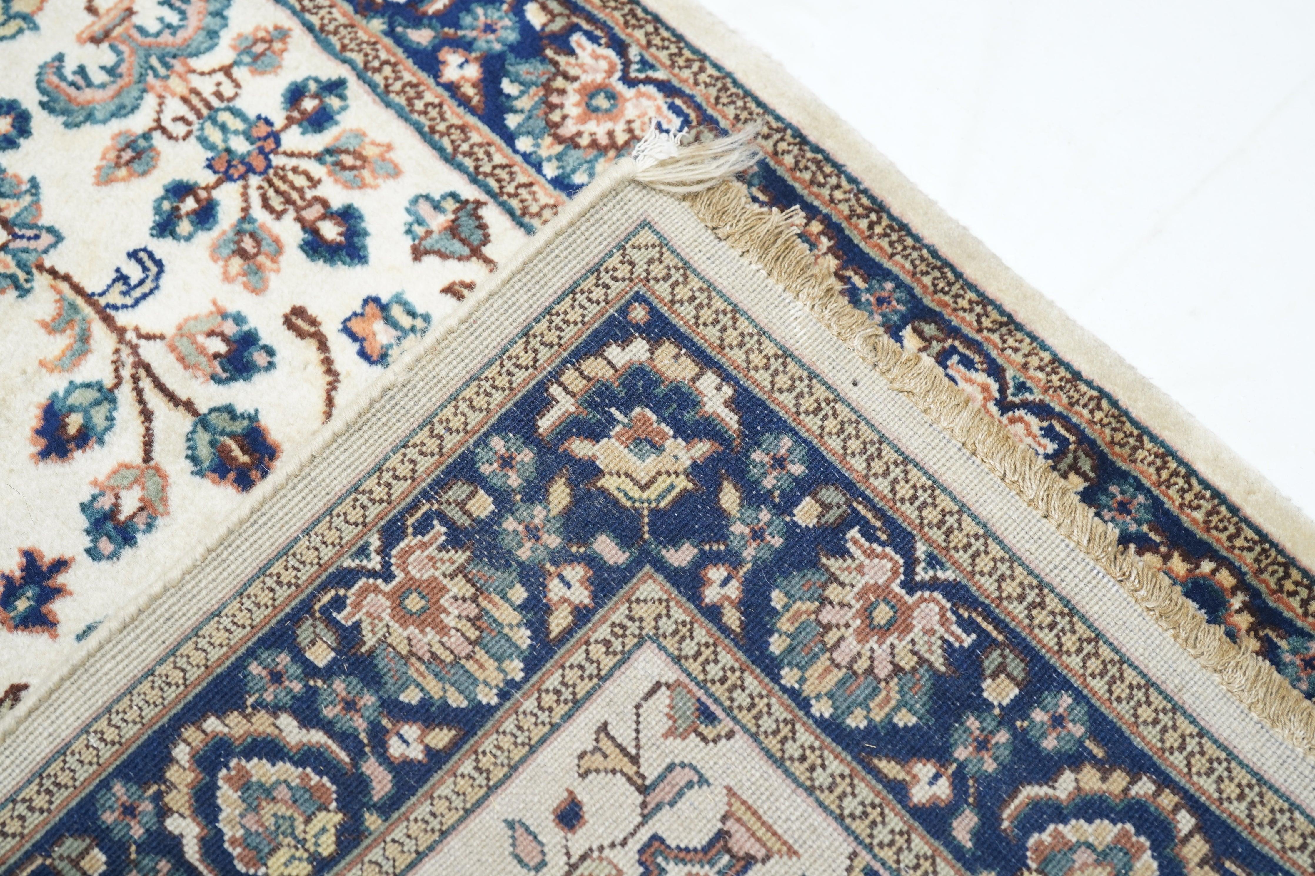 Antiker Sarouk-Läufer 2'8'' x 8'2'' im Angebot 2