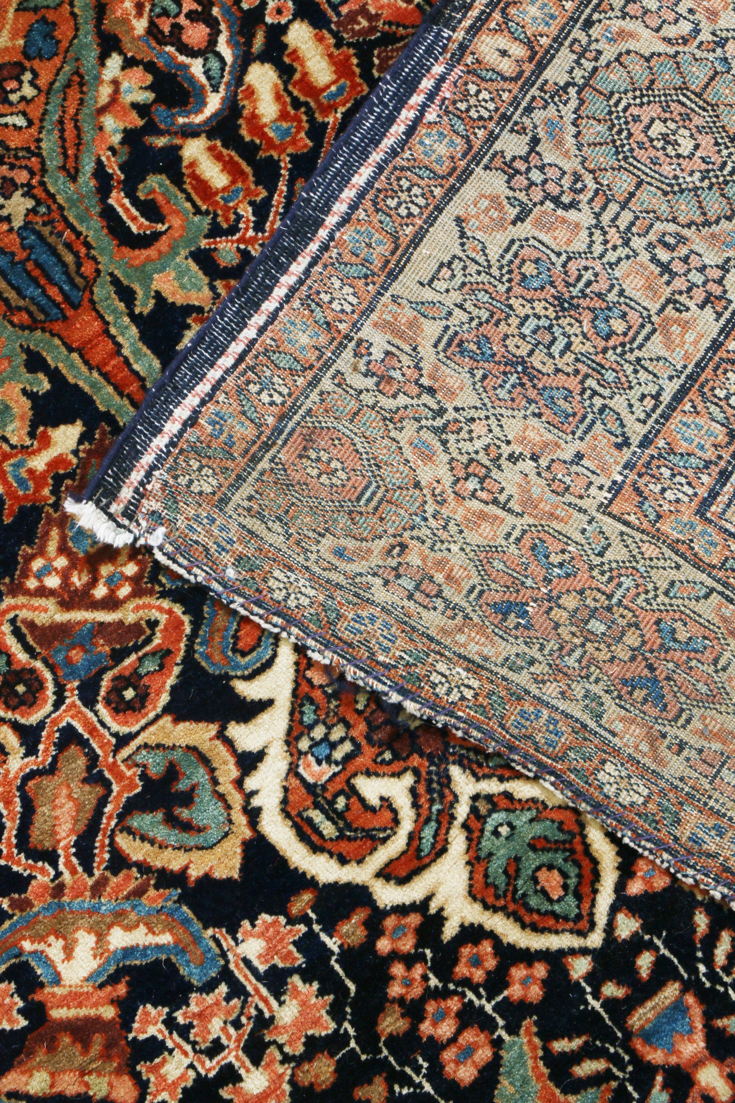 Antiker antiker persischer Sarouk-Teppich aus goldbrauner Wolle von Teppich & Kelim (Spätes 19. Jahrhundert) im Angebot