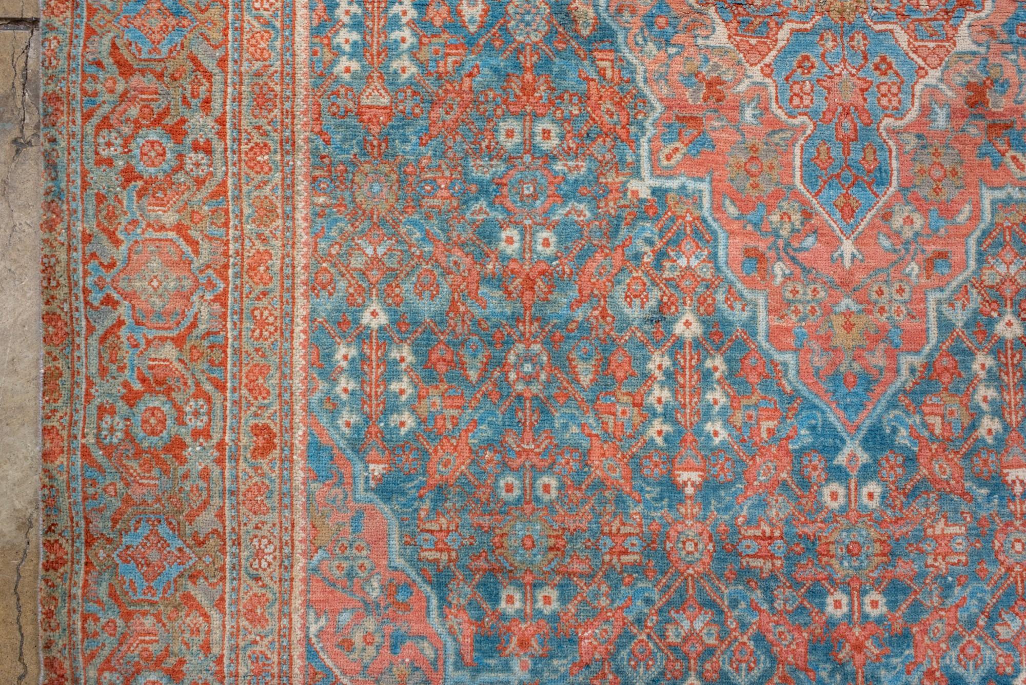 Sarouk ancien avec design Gol Hennai Bon état - En vente à New York, NY