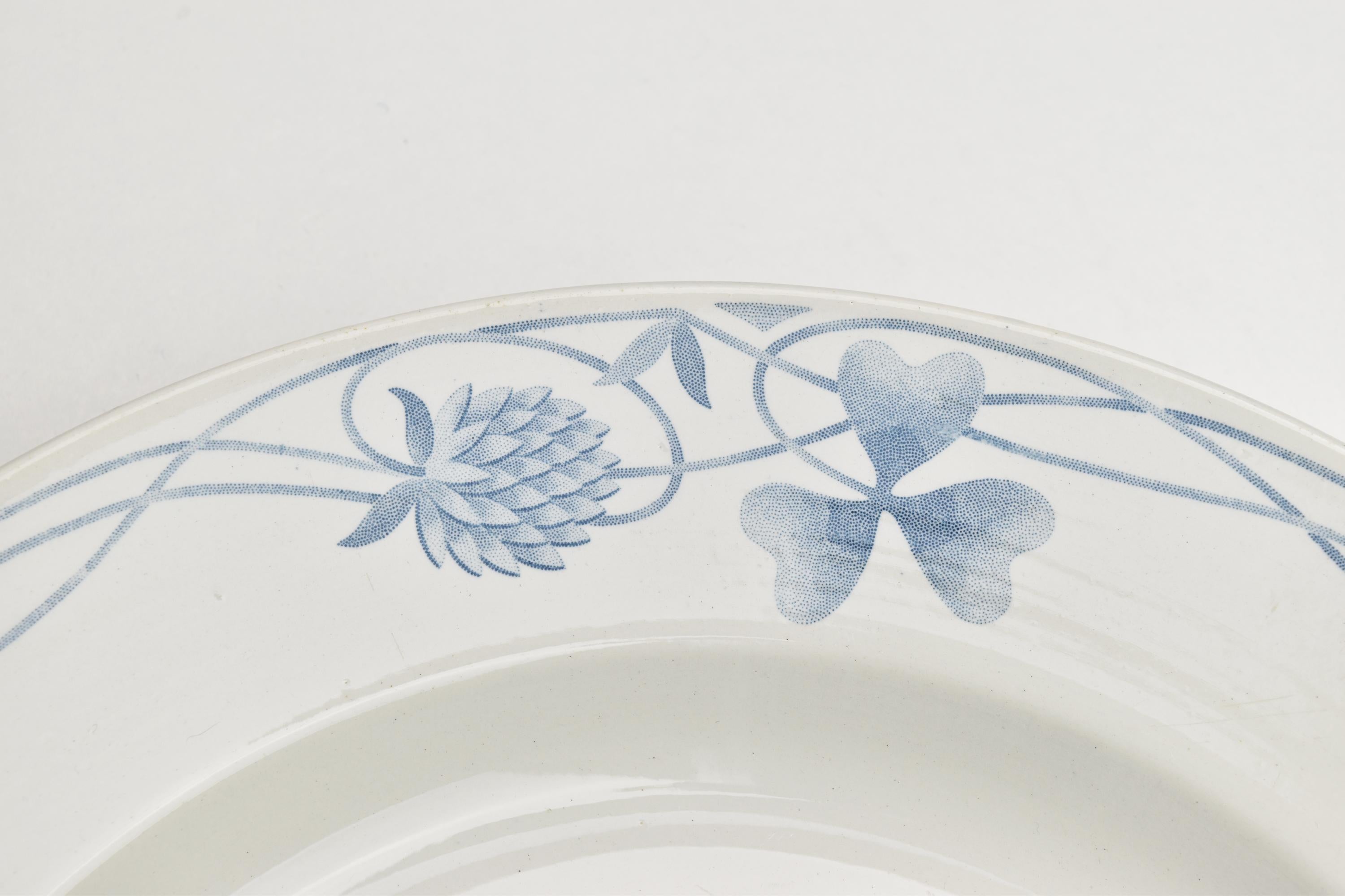 Antiker Sarreguemines Keramik TREFLE Großer runder tiefer Servierteller Schale (Art nouveau) im Angebot