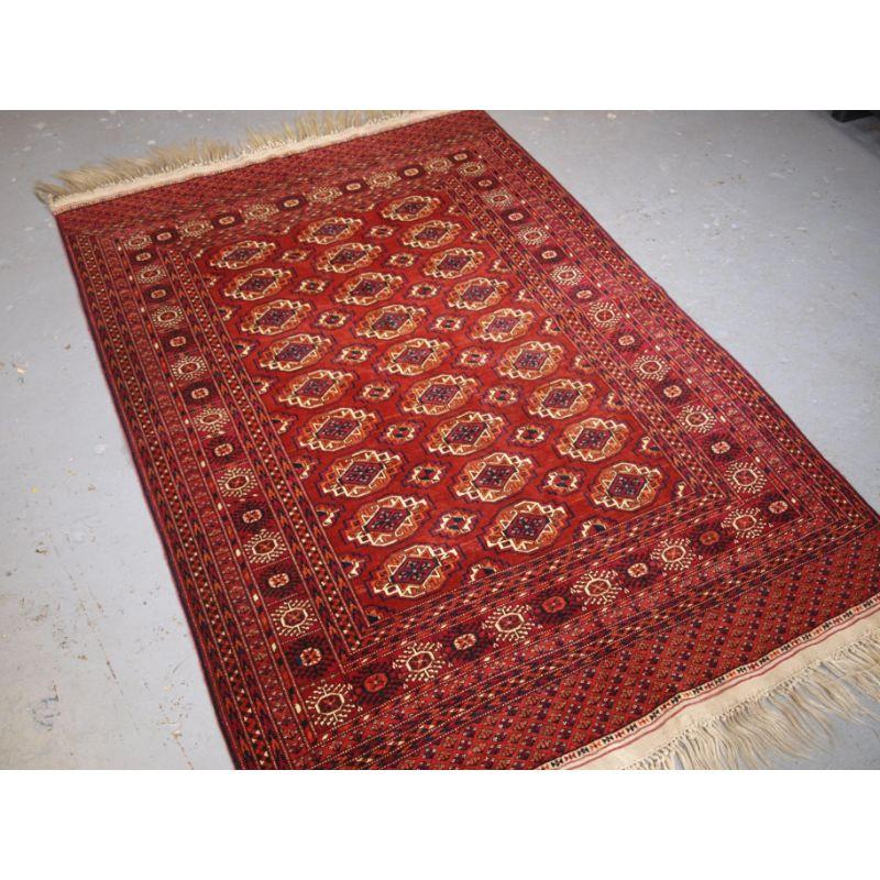 Antique Saryk Turkmen rug with well drawn large Saryk guls.

This is an good example of a Saryk rug with three rows of nine Saryk guls, the minor guls are also typical of Saryk weaving. The rug has a firm handle with dense pile and a heavily