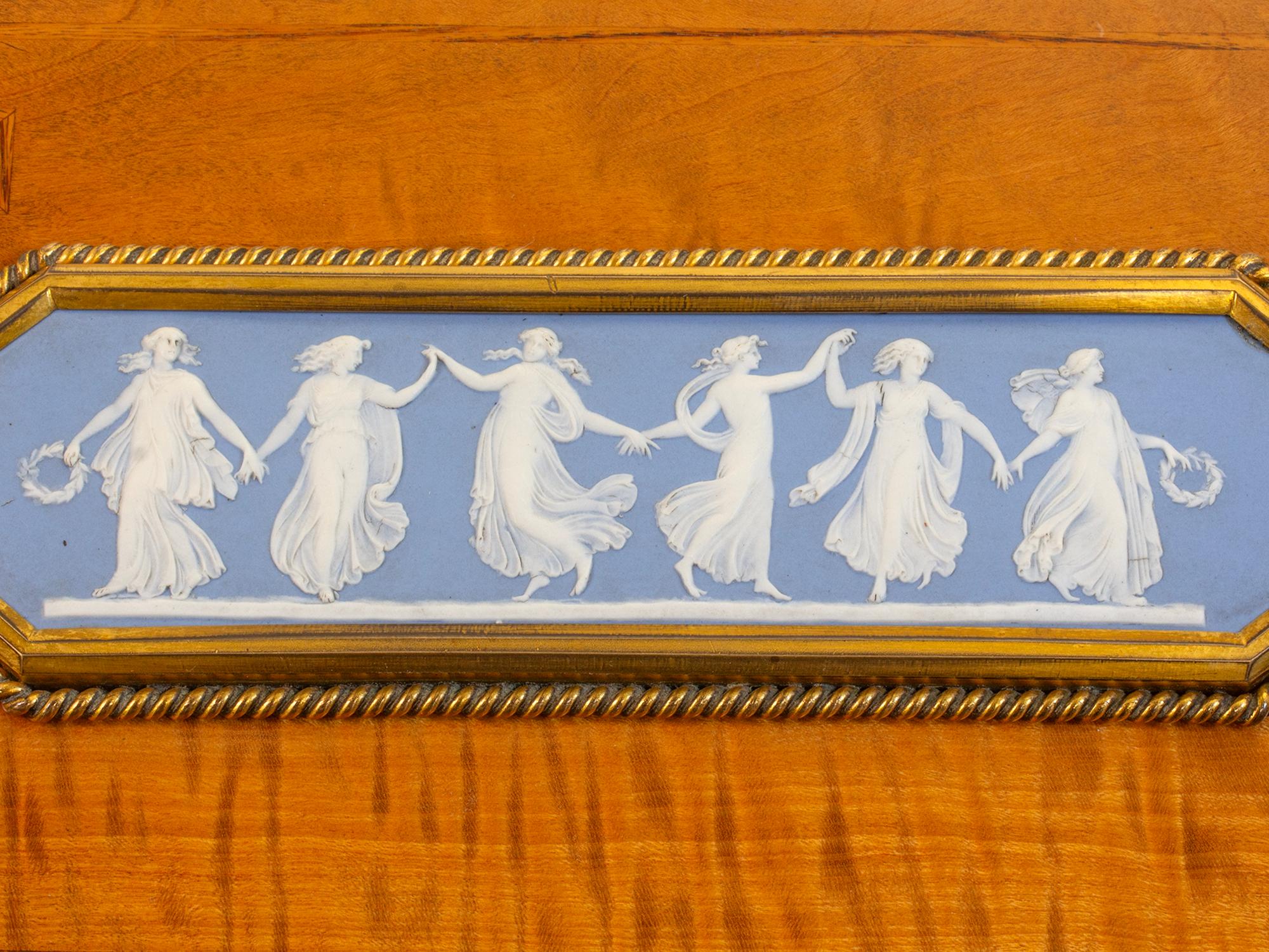 Caja de papelería antigua de madera satinada y jaspe de Wedgwood 7