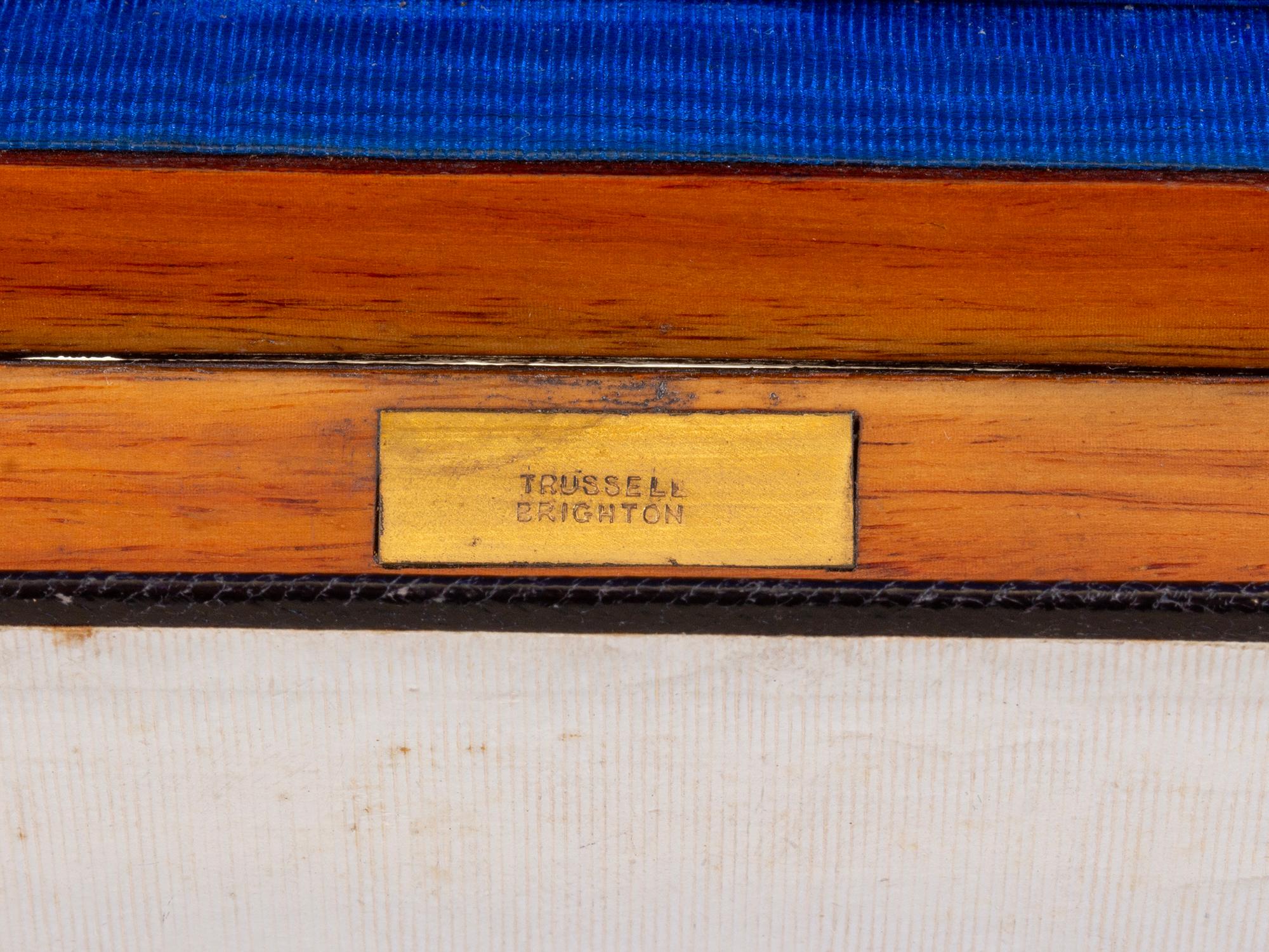 Caja de papelería antigua de madera satinada y jaspe de Wedgwood 8