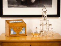 Boîte de signalisation ancienne en bois de citronnier et jaspe de Wedgwood