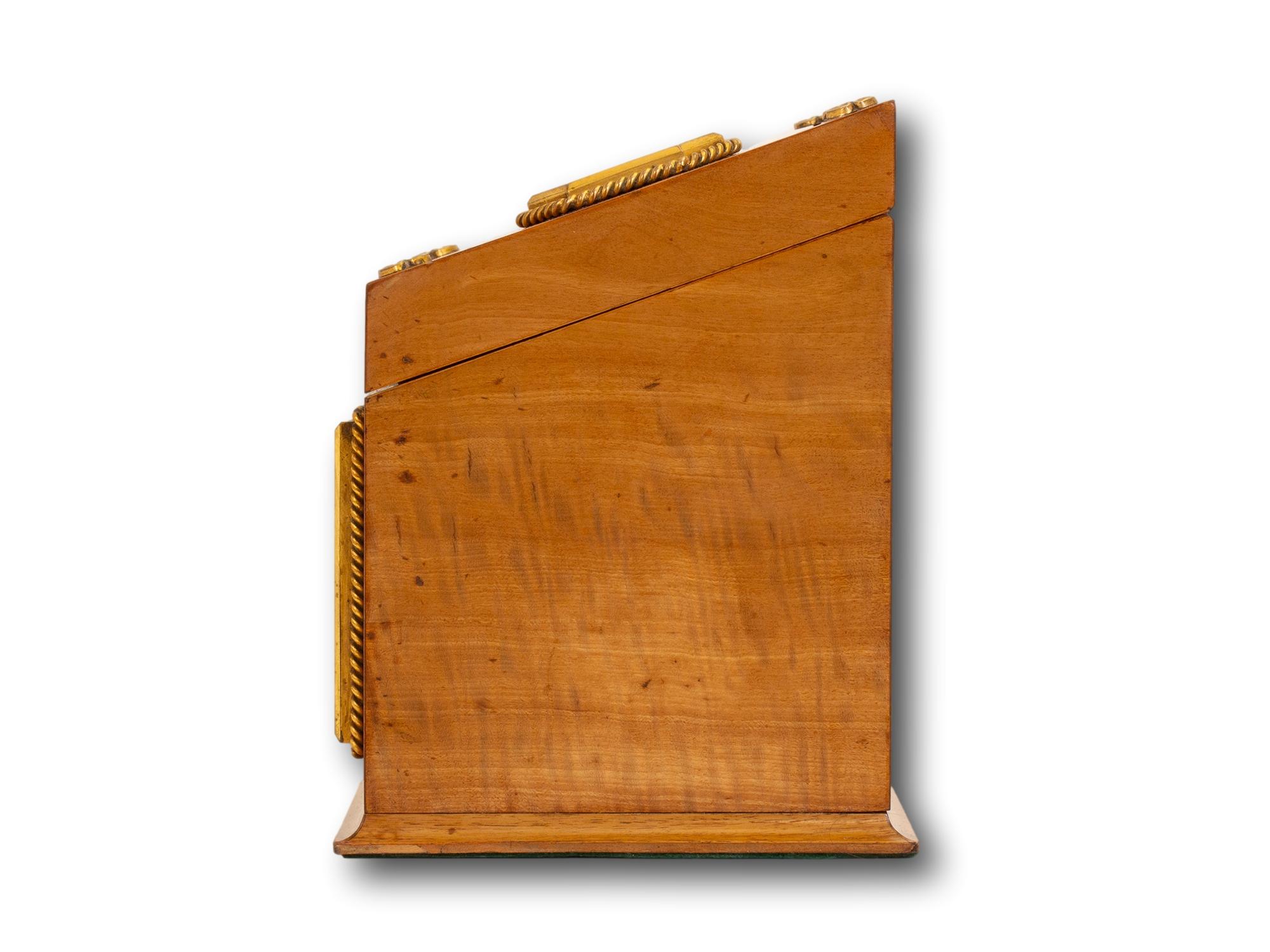 Caja de papelería antigua de madera satinada y jaspe de Wedgwood Cerámico