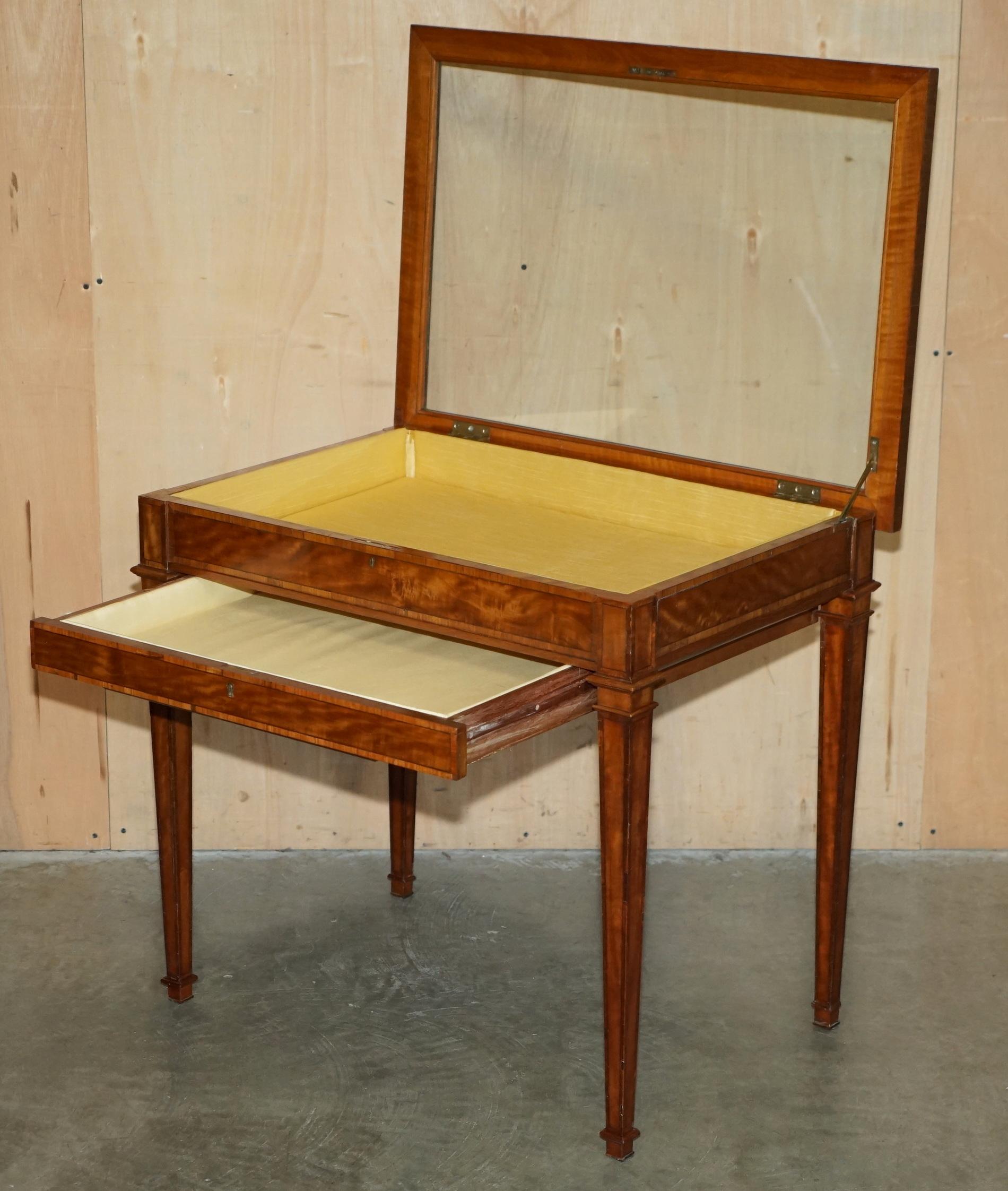 ANTIQUE SATiNWOOD BIJOUTERIE GLASS DISPLAY CASE SIDE END TABLE FOR TRINKETS ETC en vente 5