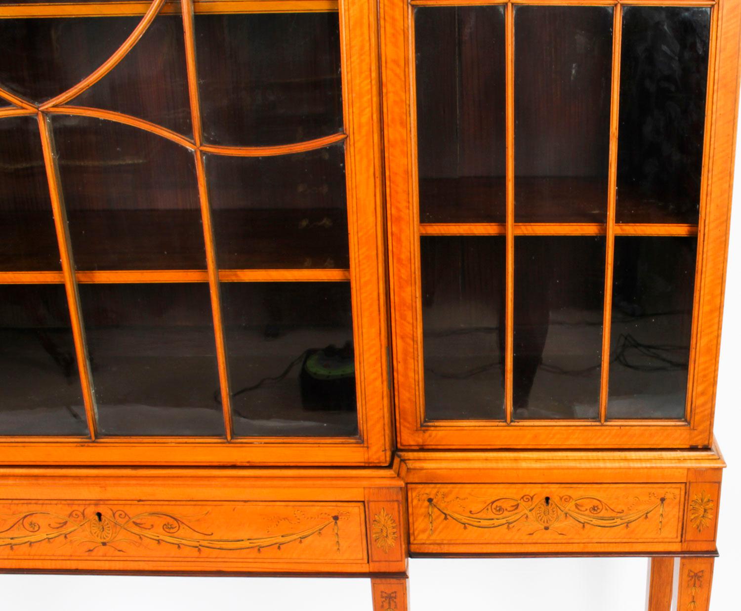 Antique Satinwood Breakfront Bookcase Display Cabinet Edwards & Roberts 19th C For Sale 10