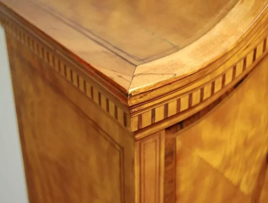Ancienne armoire à partitions en bois de satin marqueté French Adams Display Curio en vente 1