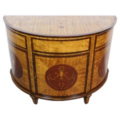 Cómoda antigua de madera satinada con marquetería demilune