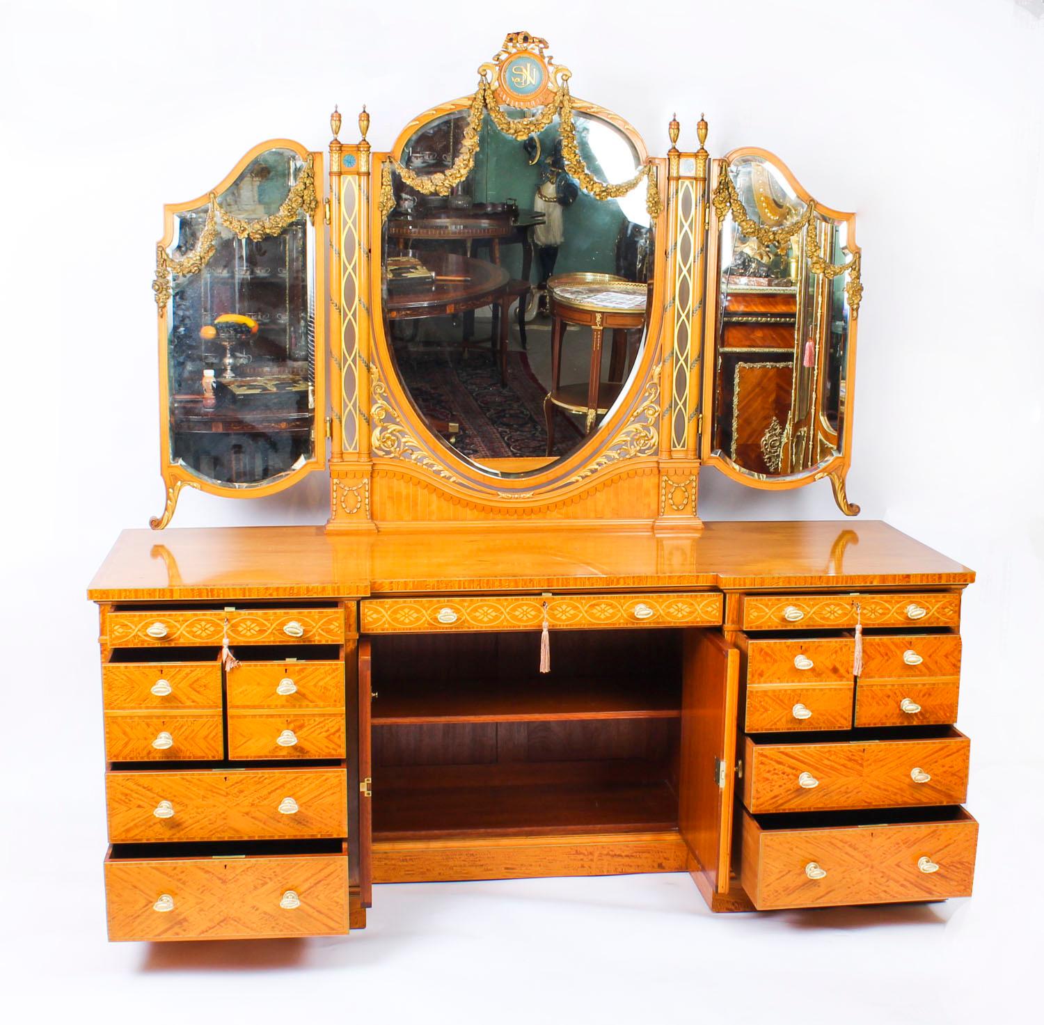 Antique Satinwood and Marquetry Dressing Table Waring & Gillow, 19th Century 4