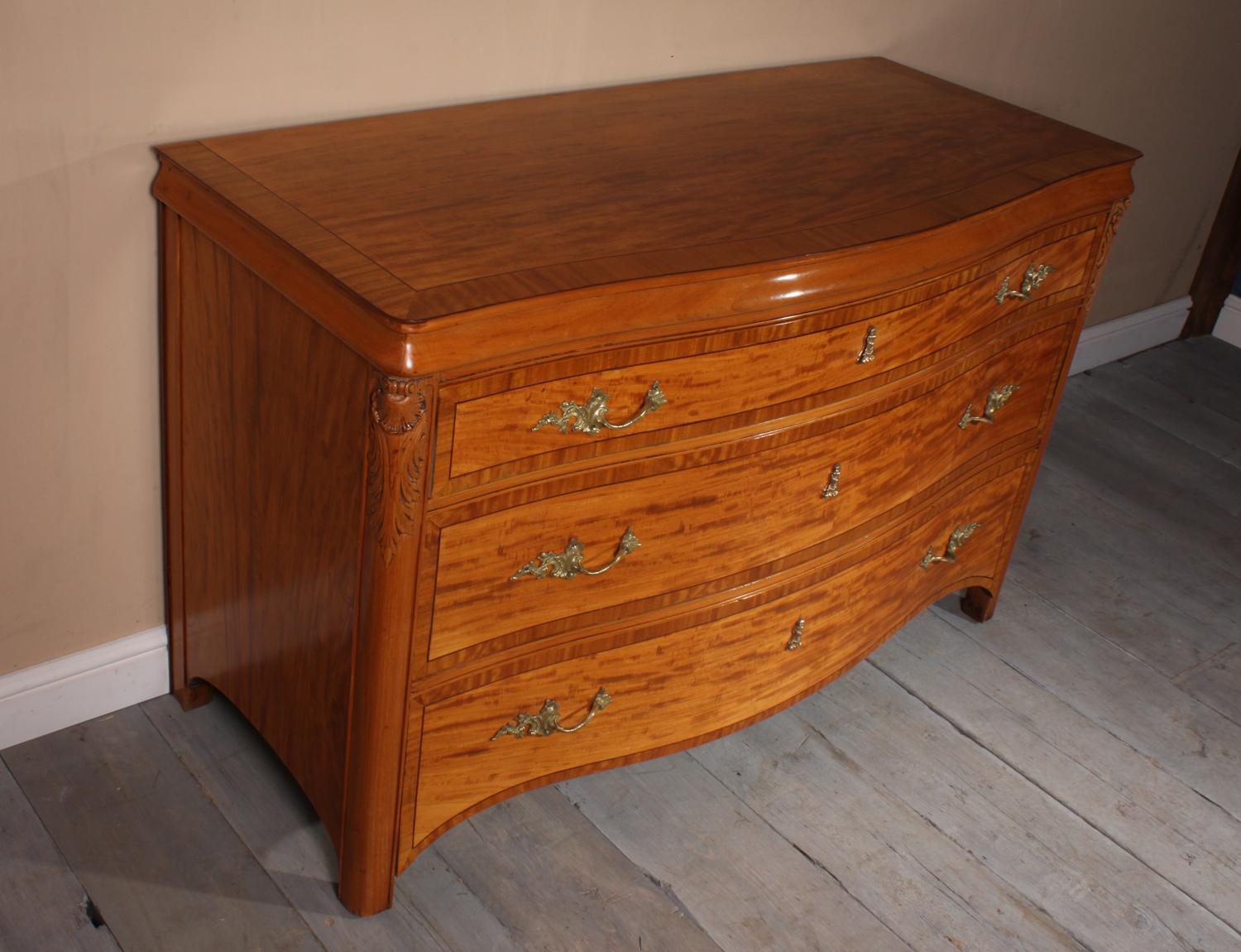 Antique Satinwood Serpentine Commode, circa 1890 For Sale 8