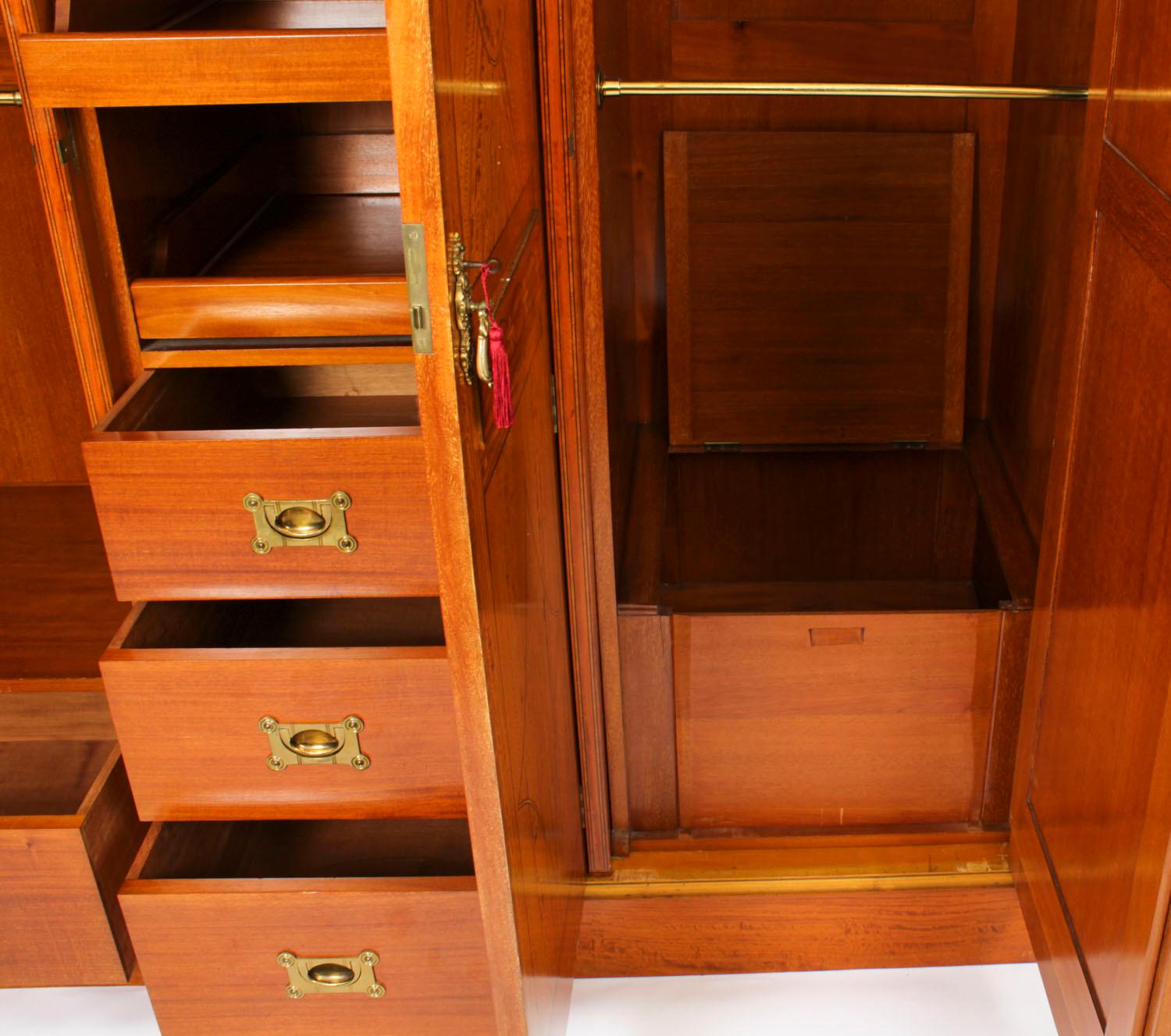 Ancienne armoire en bois de satin par Maple & Co 19ème C. 10