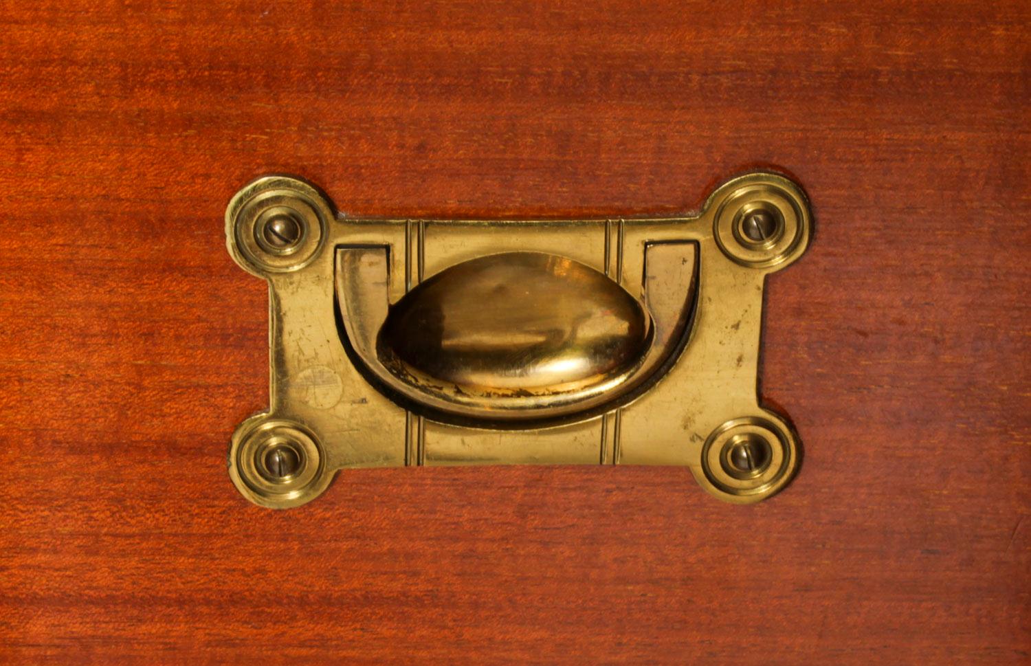 Ancienne armoire en bois de satin par Maple & Co 19ème C. 11