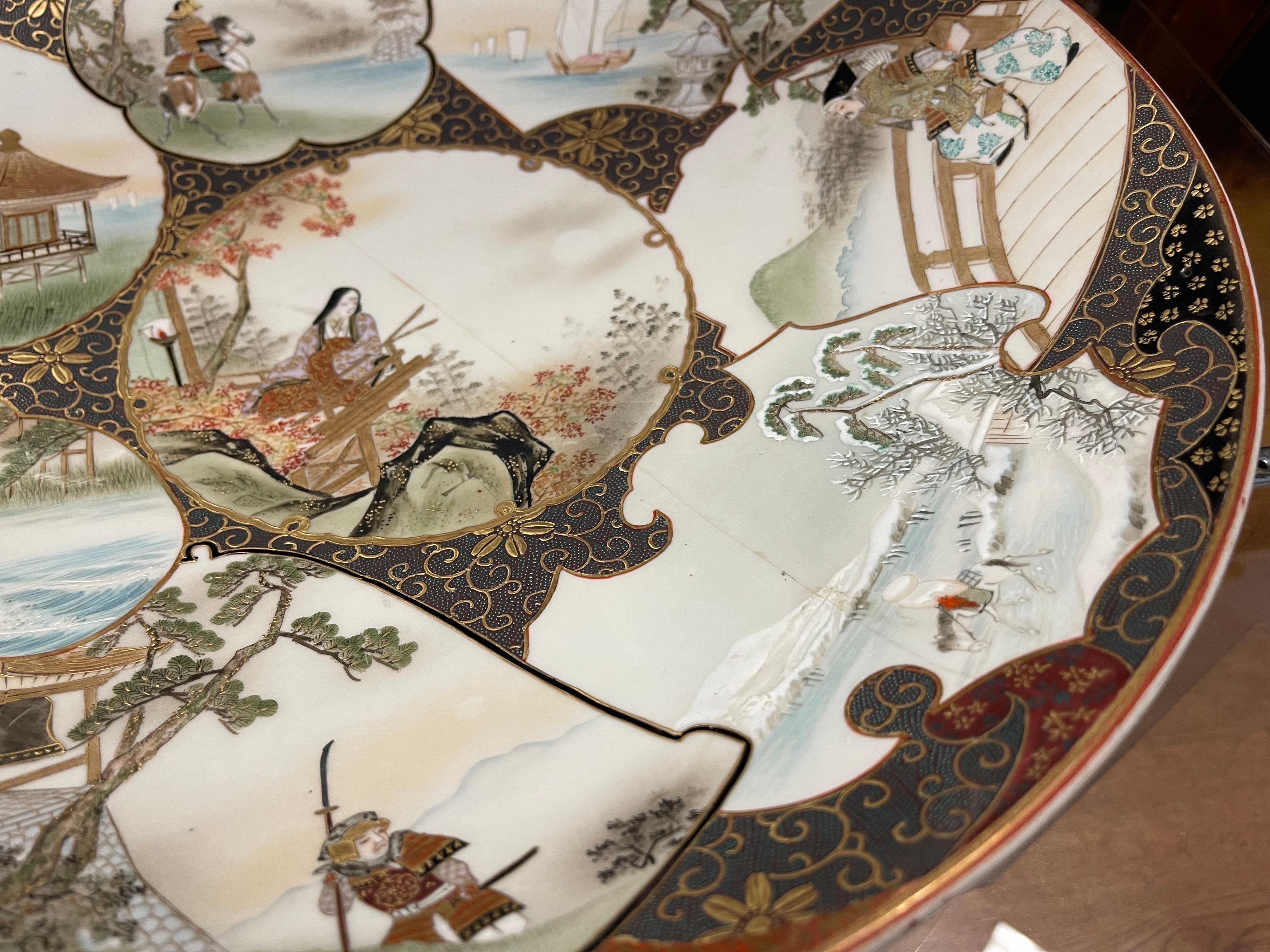 Antike Satsuma-Platte mit acht Szenen aus dem O'mi-Bezirk, signiert (Keramik) im Angebot