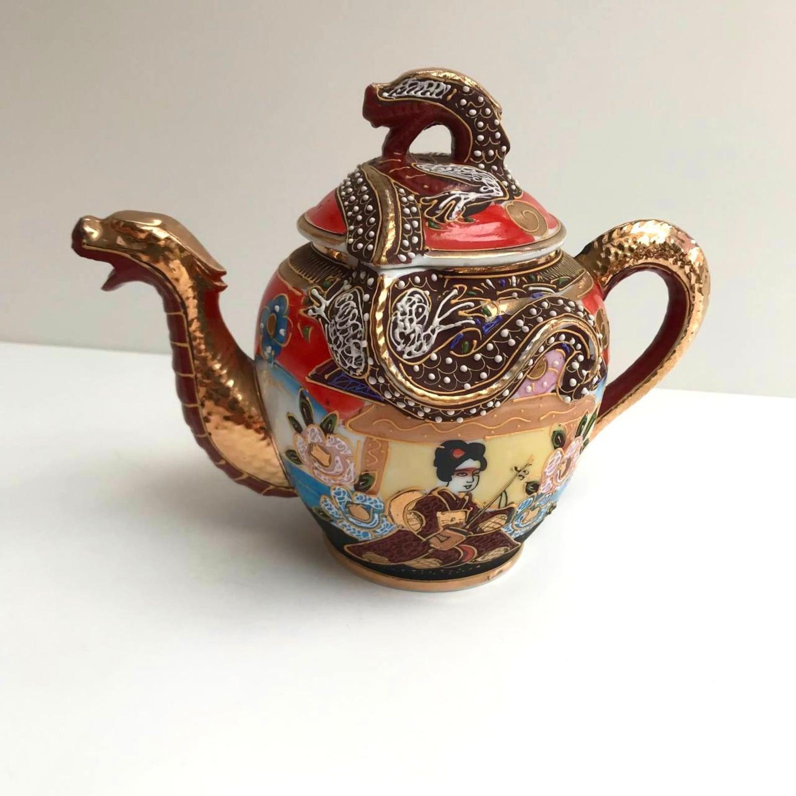 Antique Satsuma tea set.

Japan (Nippon) 1920-1930.

Hand painted Porcelain in Satsuma style with 24K gold.

There is a stigma.

In excellent condition.

Composition:

1. Big Teapot - 20.2 fl oz 600 ml.

2. Sugar Bowl.

3. Small