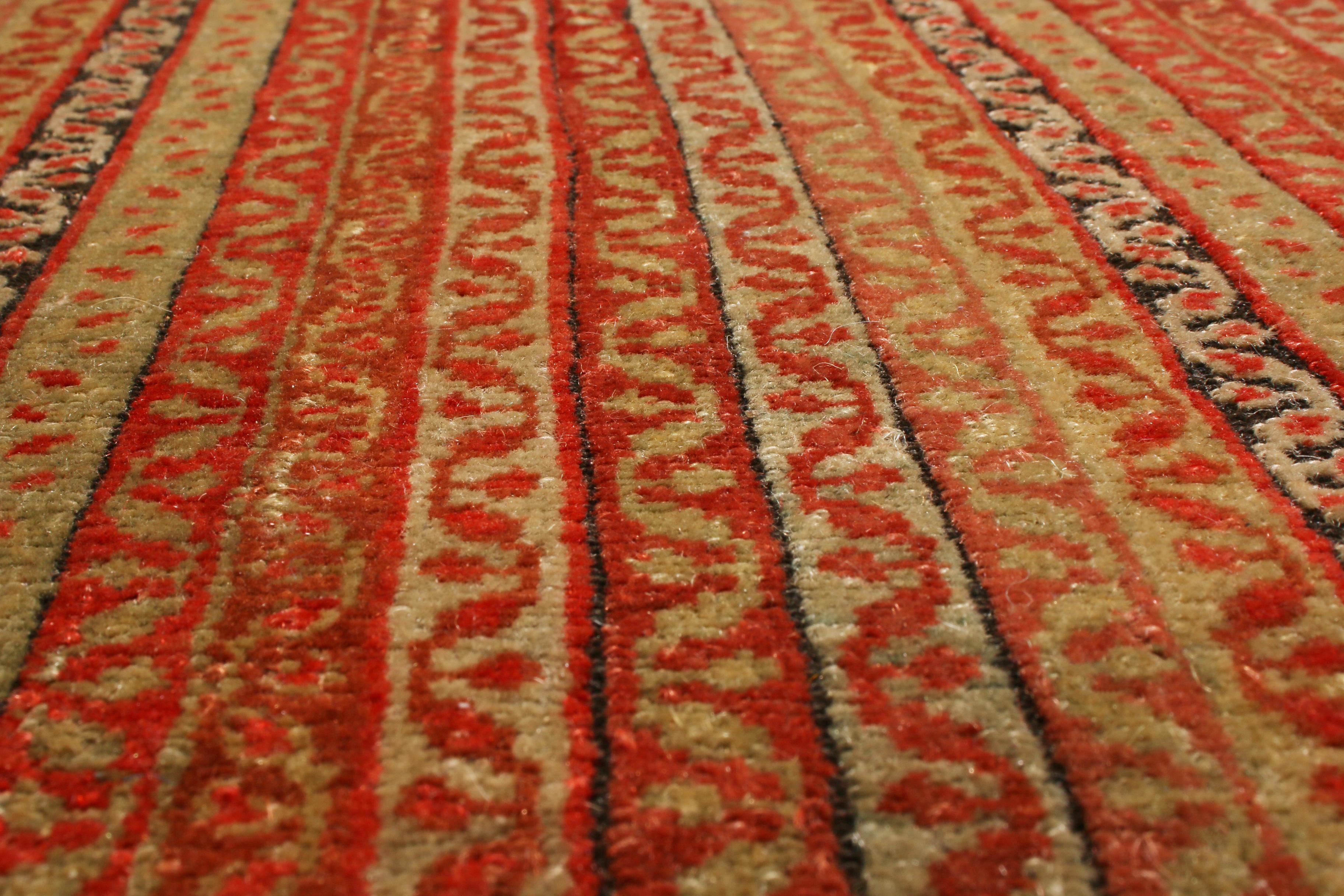 Antiker antiker Savannah-Perserteppich aus roter und beiger Wolle mit Blumenmuster von Teppich & Kelim (Handgeknüpft) im Angebot